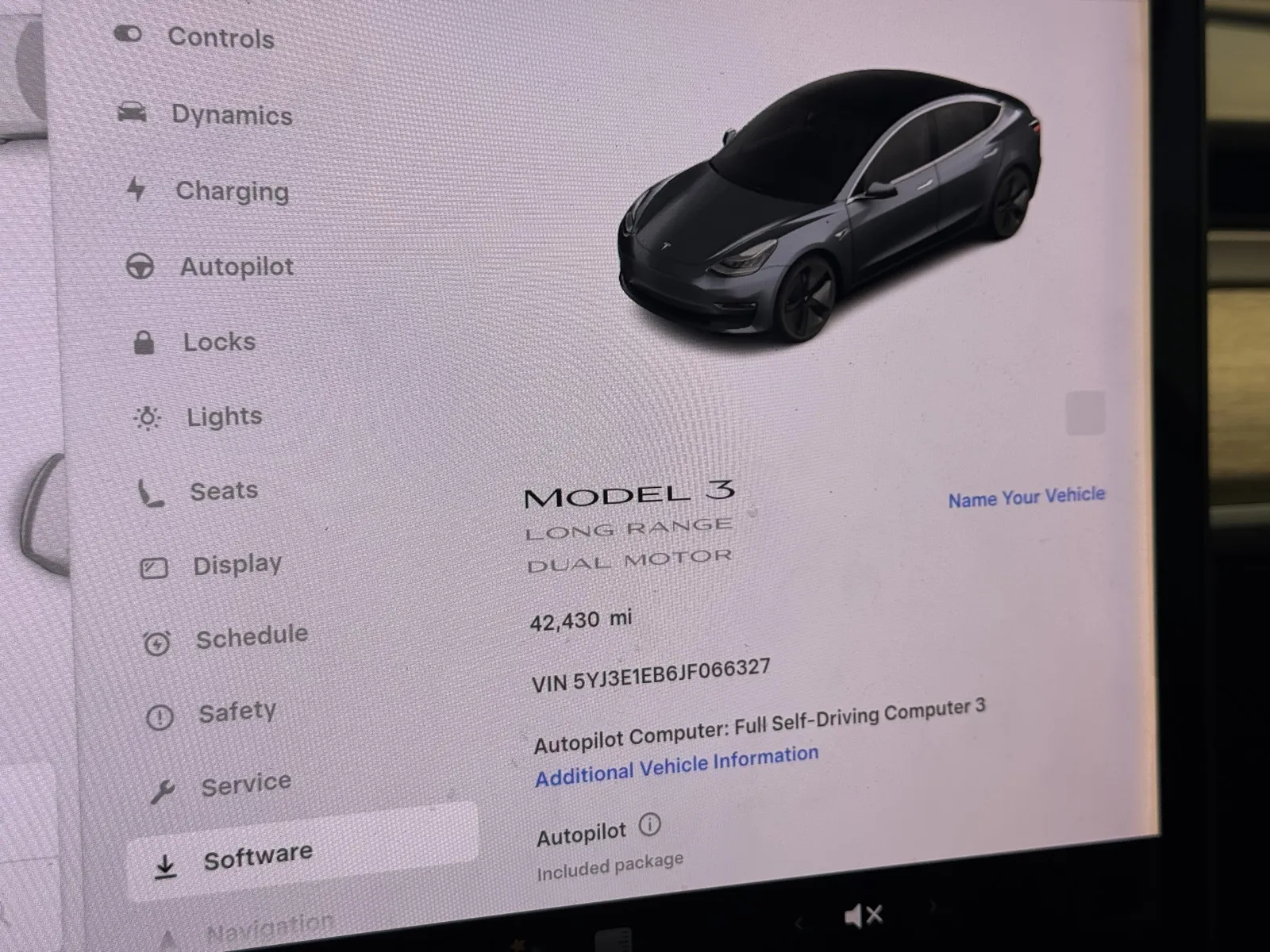 Tesla Model 3 photo 17