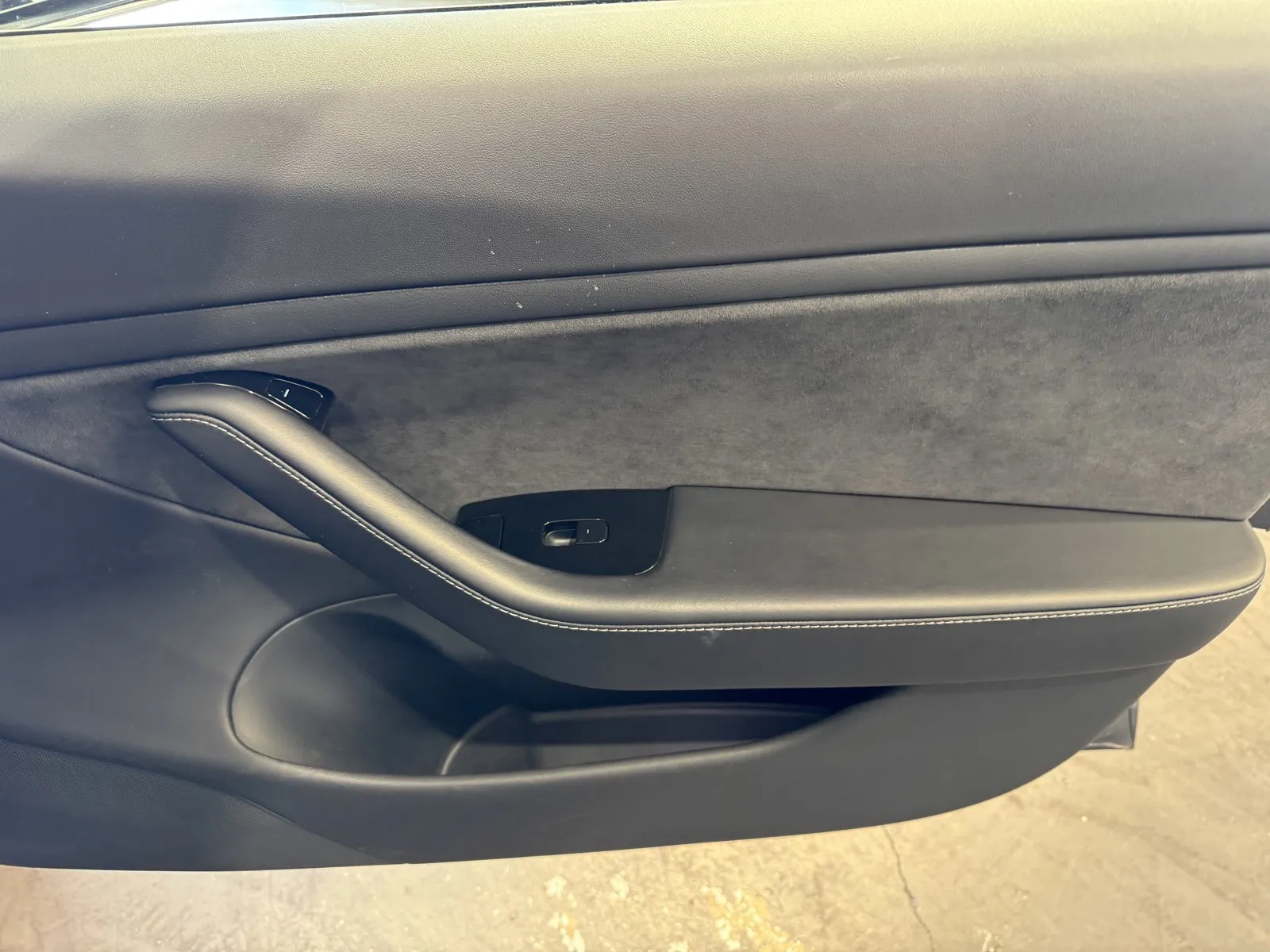 Tesla Model 3 photo 7
