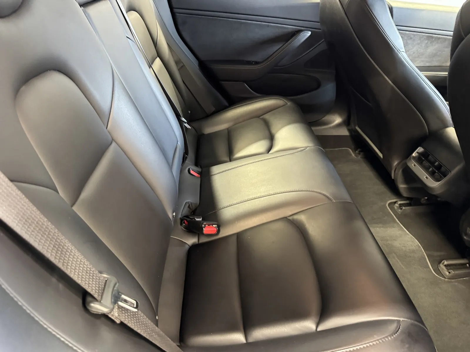 Tesla Model 3 photo 8