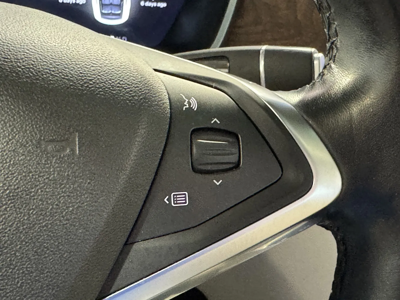 Tesla Model X photo 17