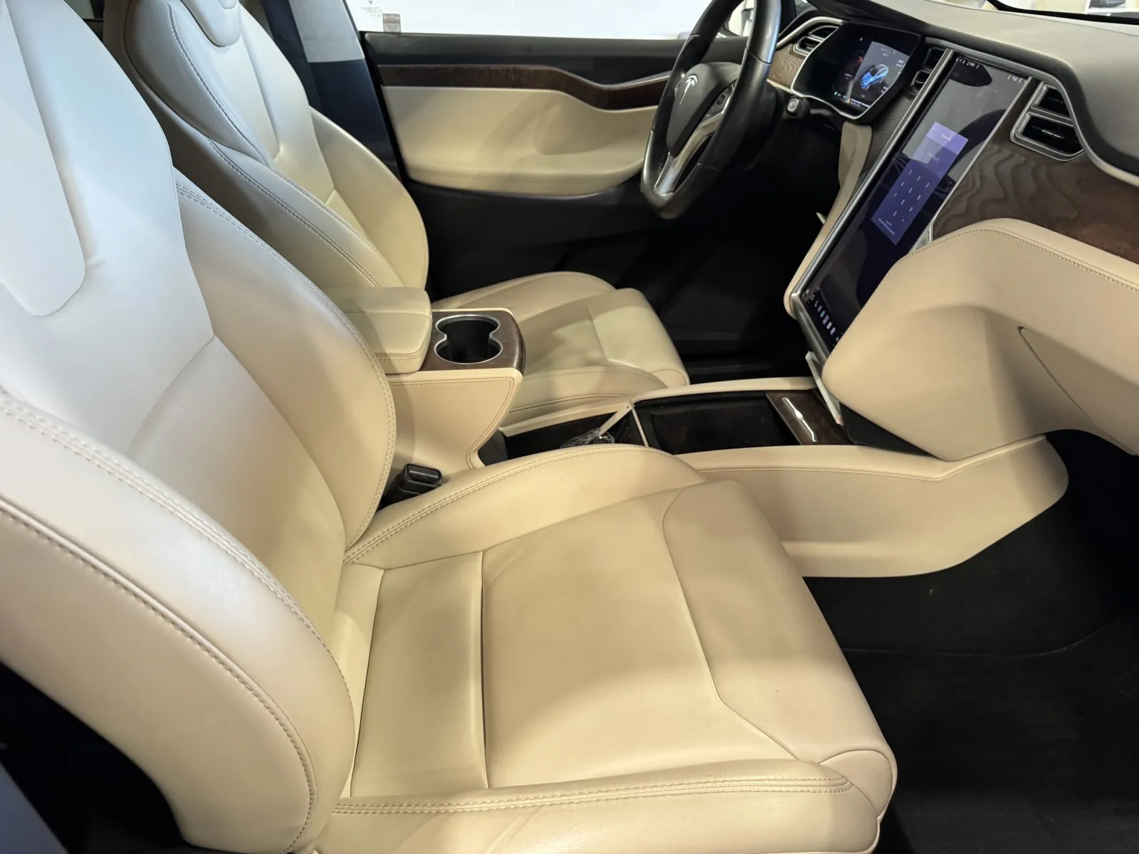 Tesla Model X photo 6