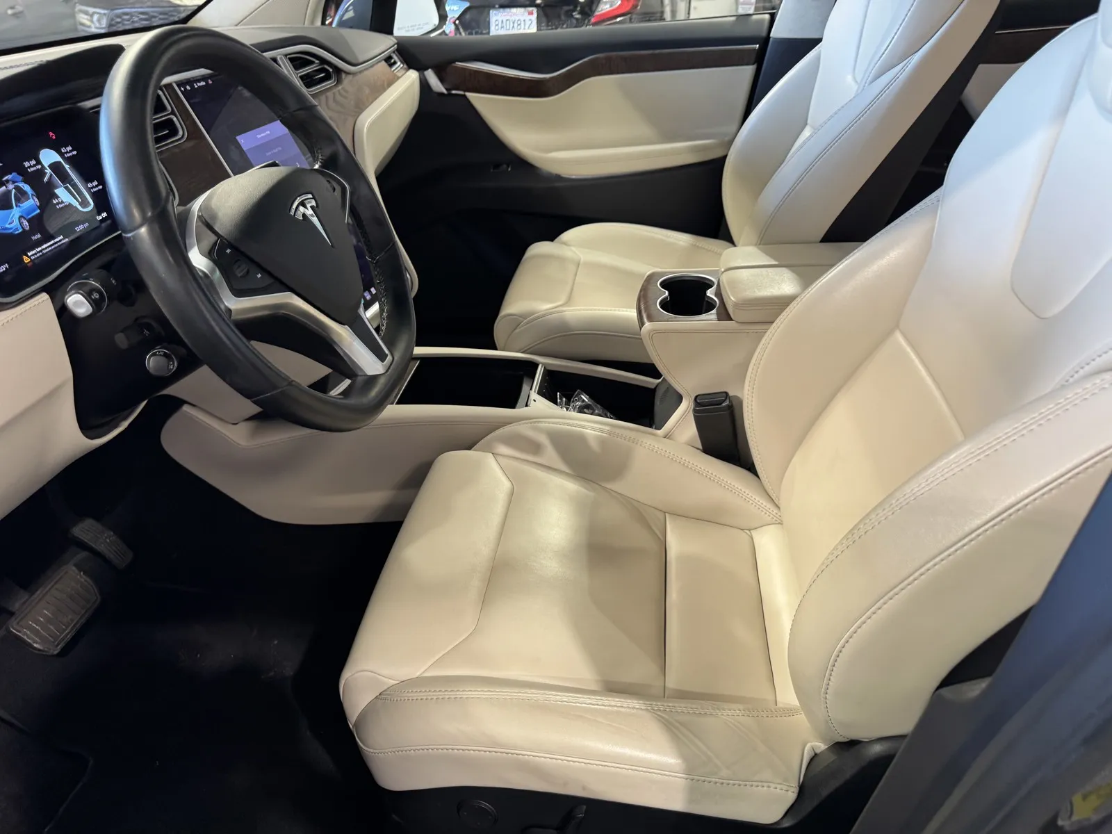 Tesla Model X photo 13