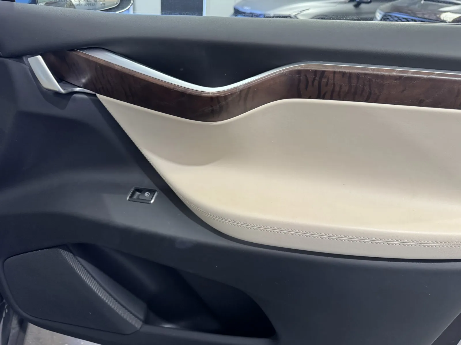Tesla Model X photo 7