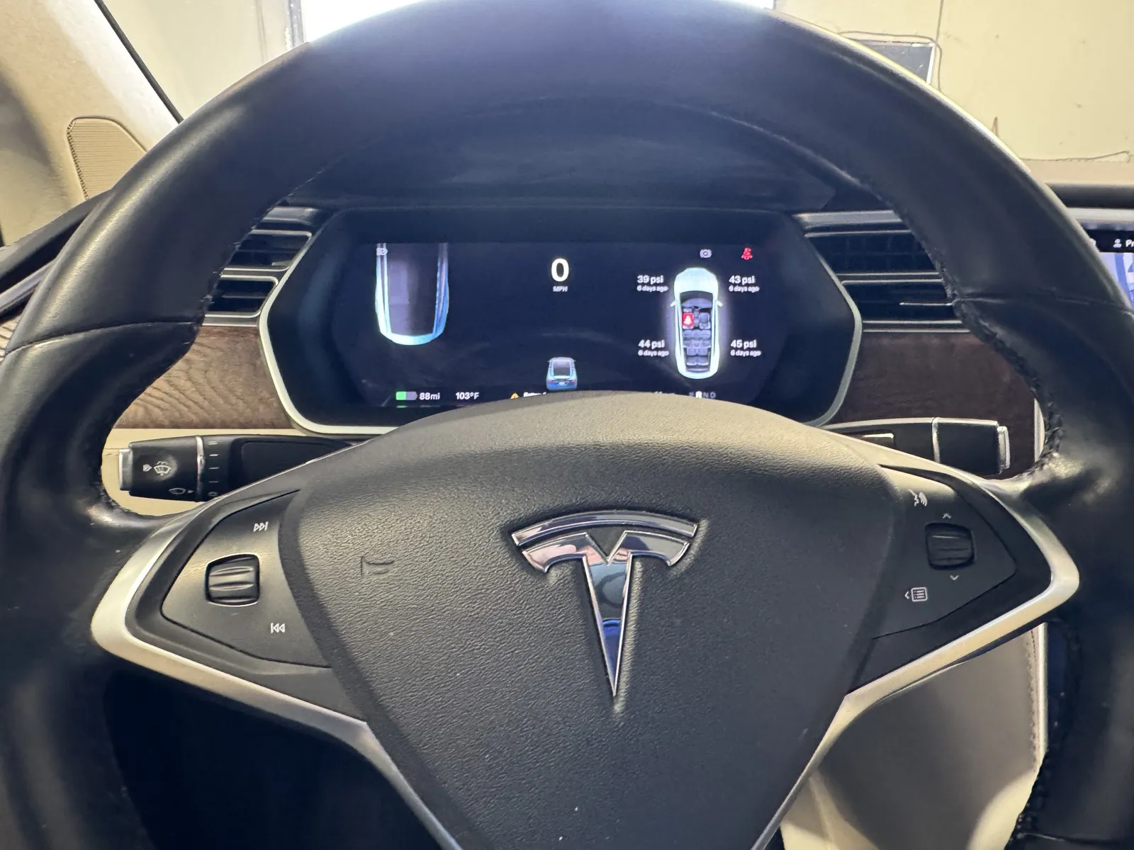 Tesla Model X photo 20