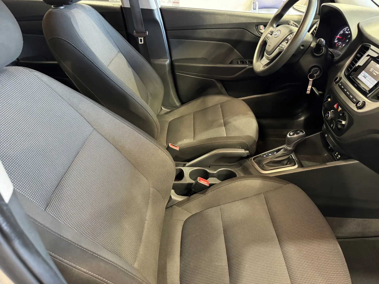 Hyundai Accent photo 6