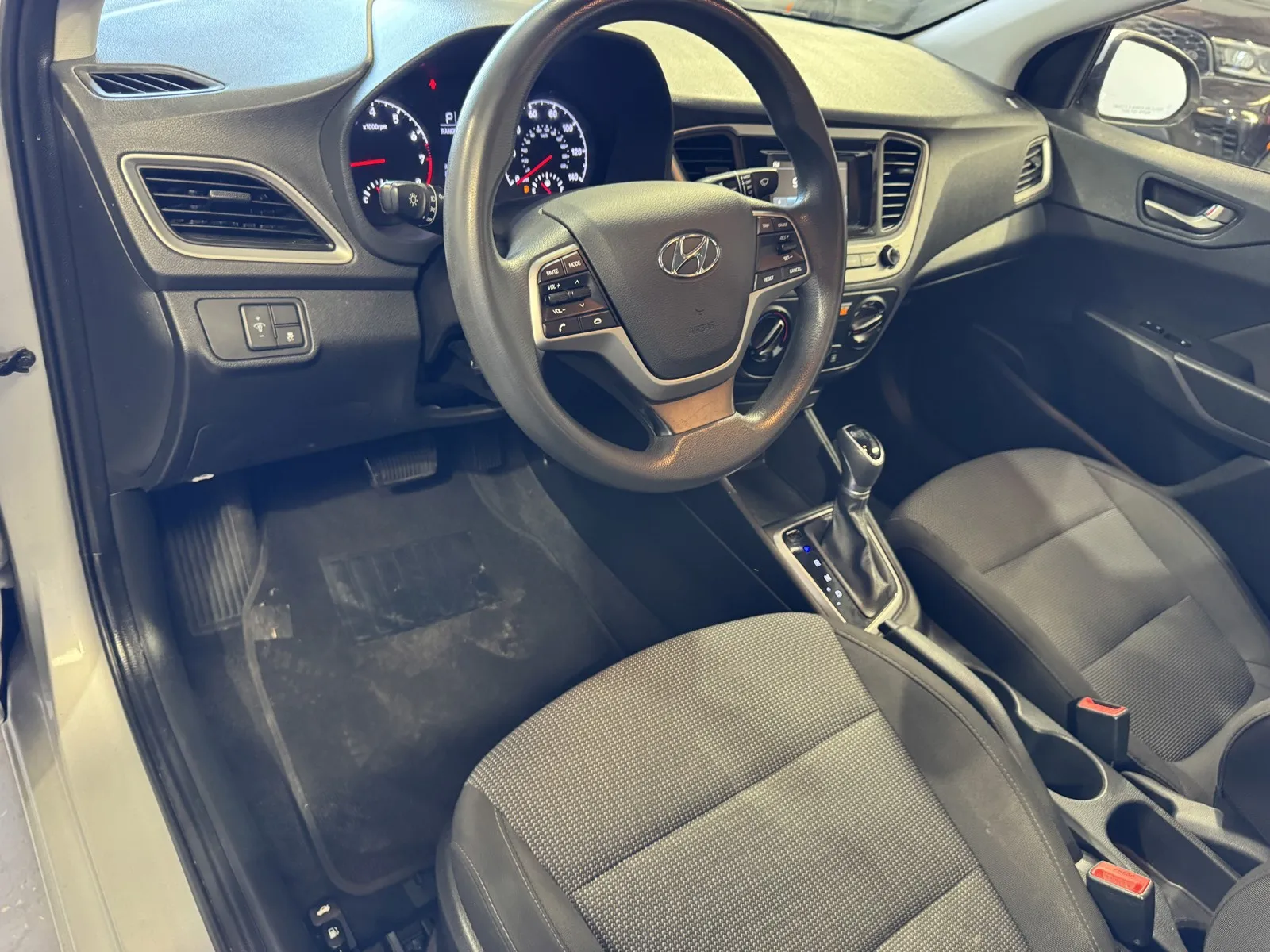 Hyundai Accent photo 11