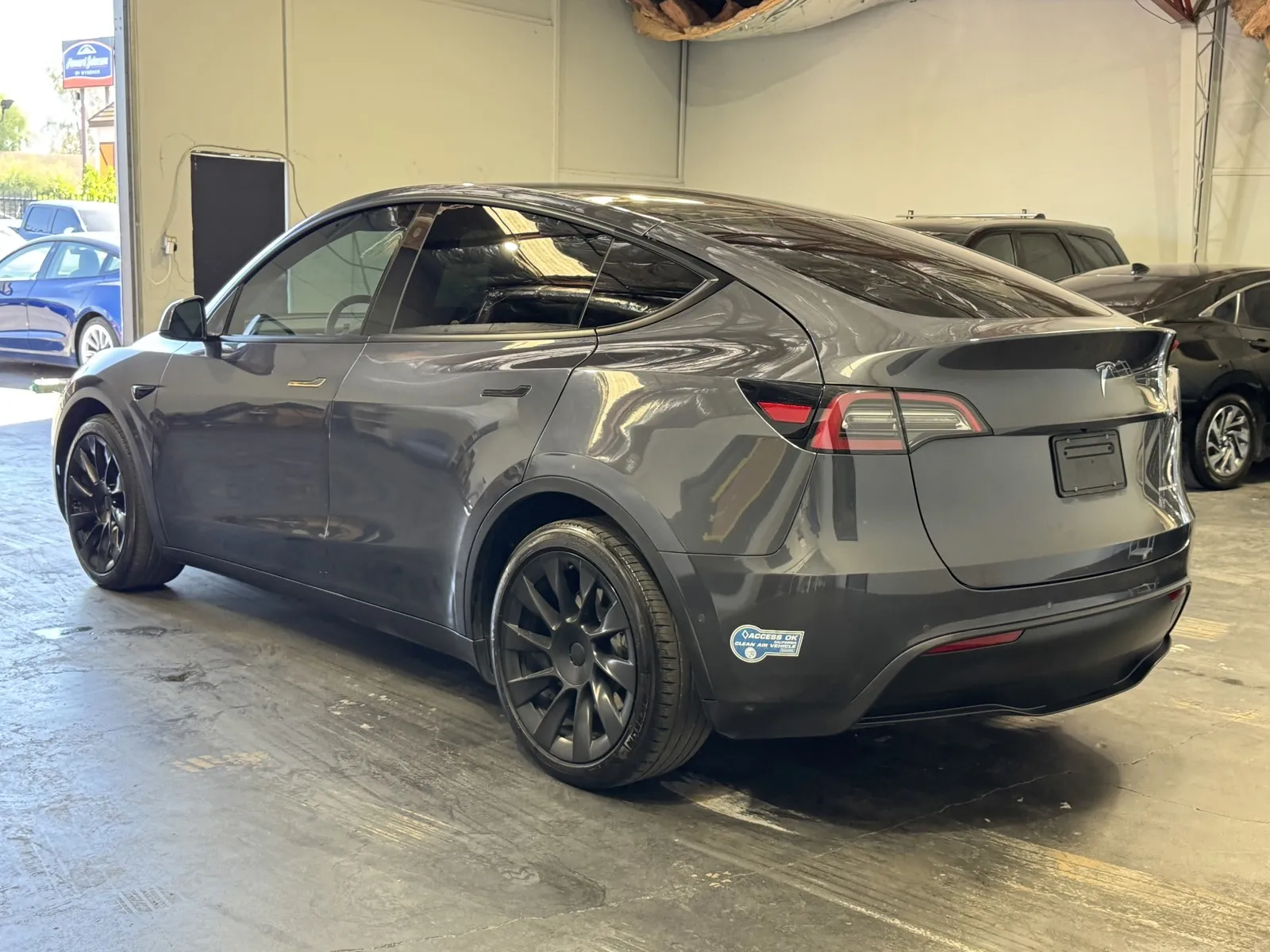 Tesla Model Y photo 2