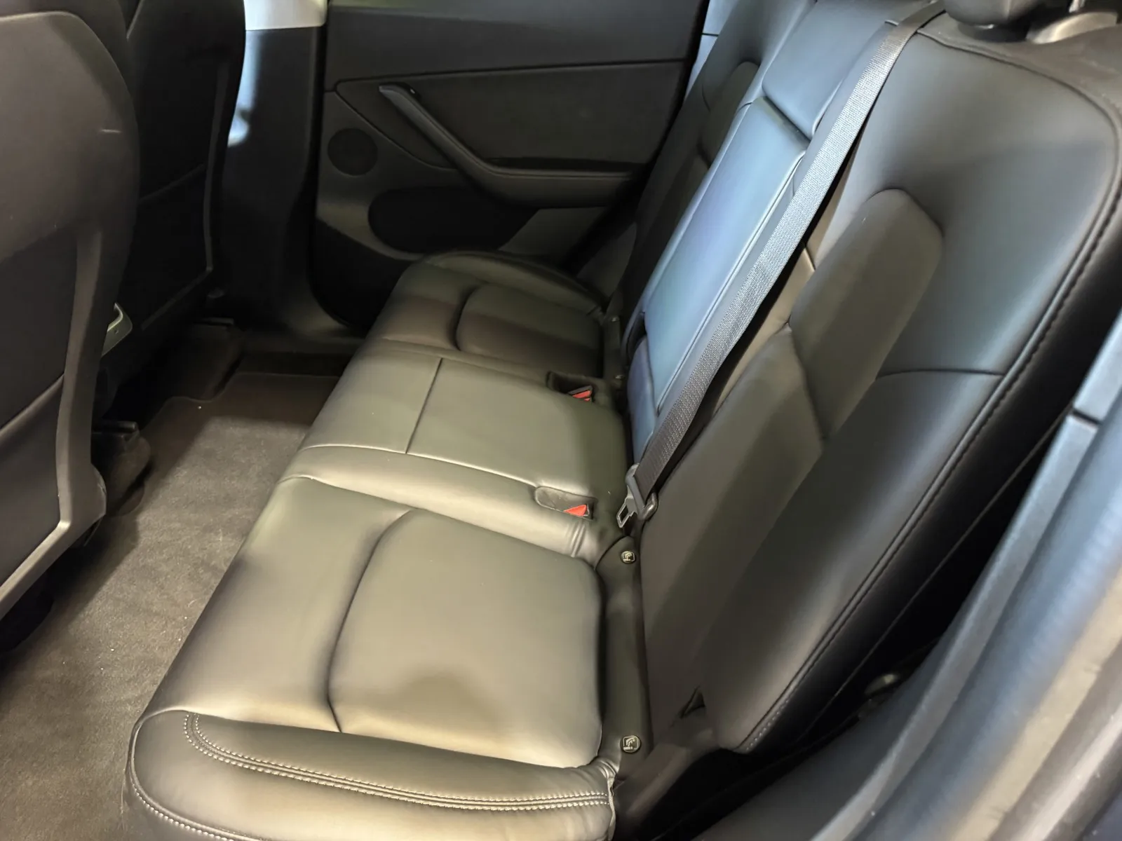 Tesla Model Y photo 10