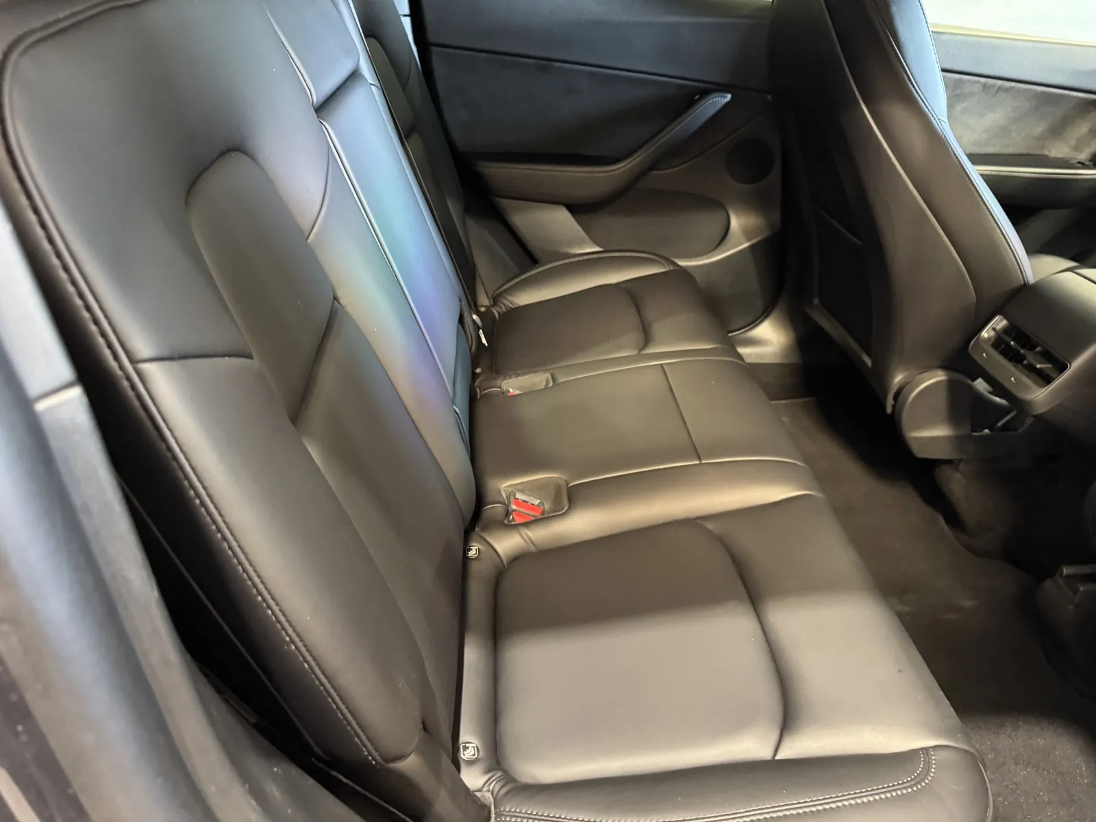 Tesla Model Y photo 8
