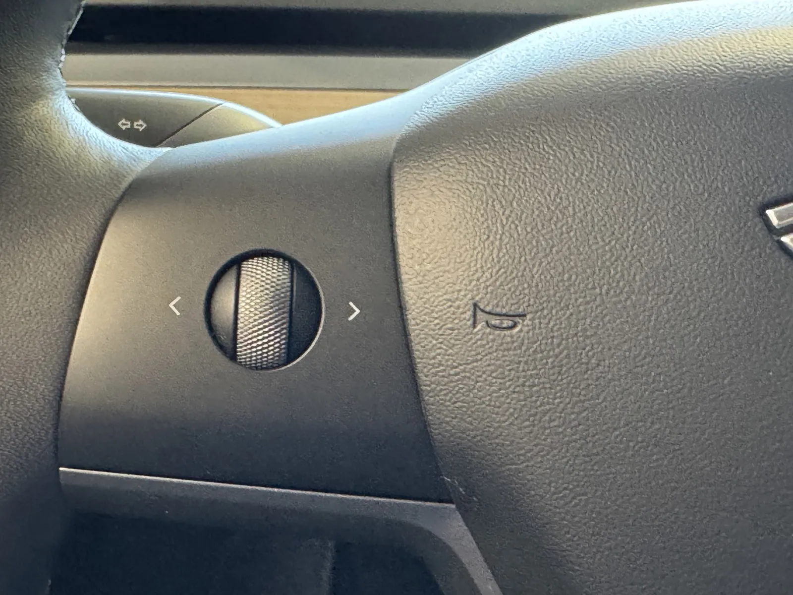 Tesla Model Y photo 17