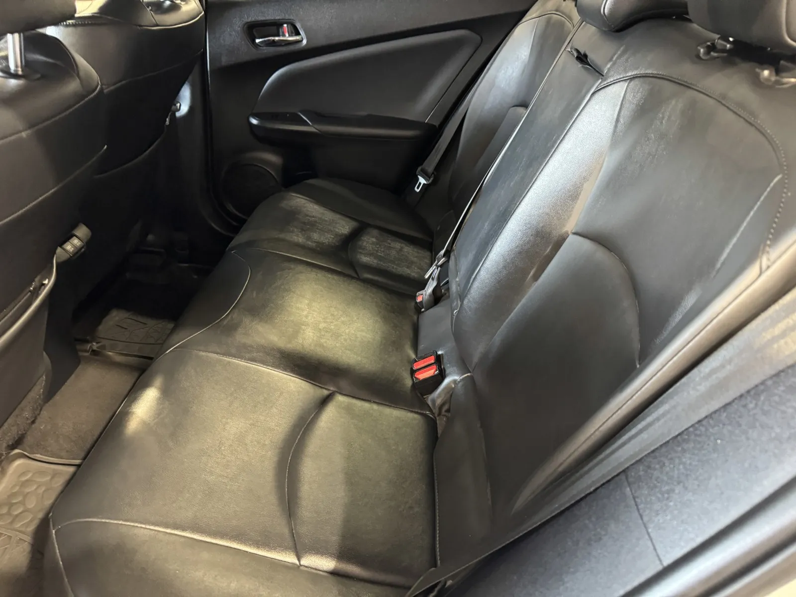 Toyota Prius photo 10