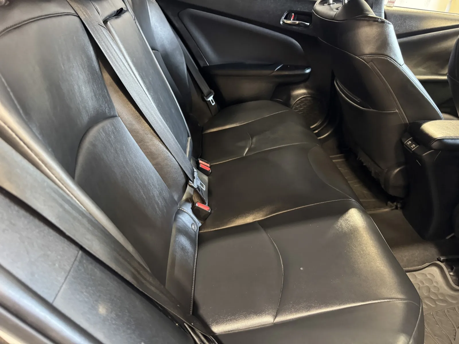 Toyota Prius photo 8