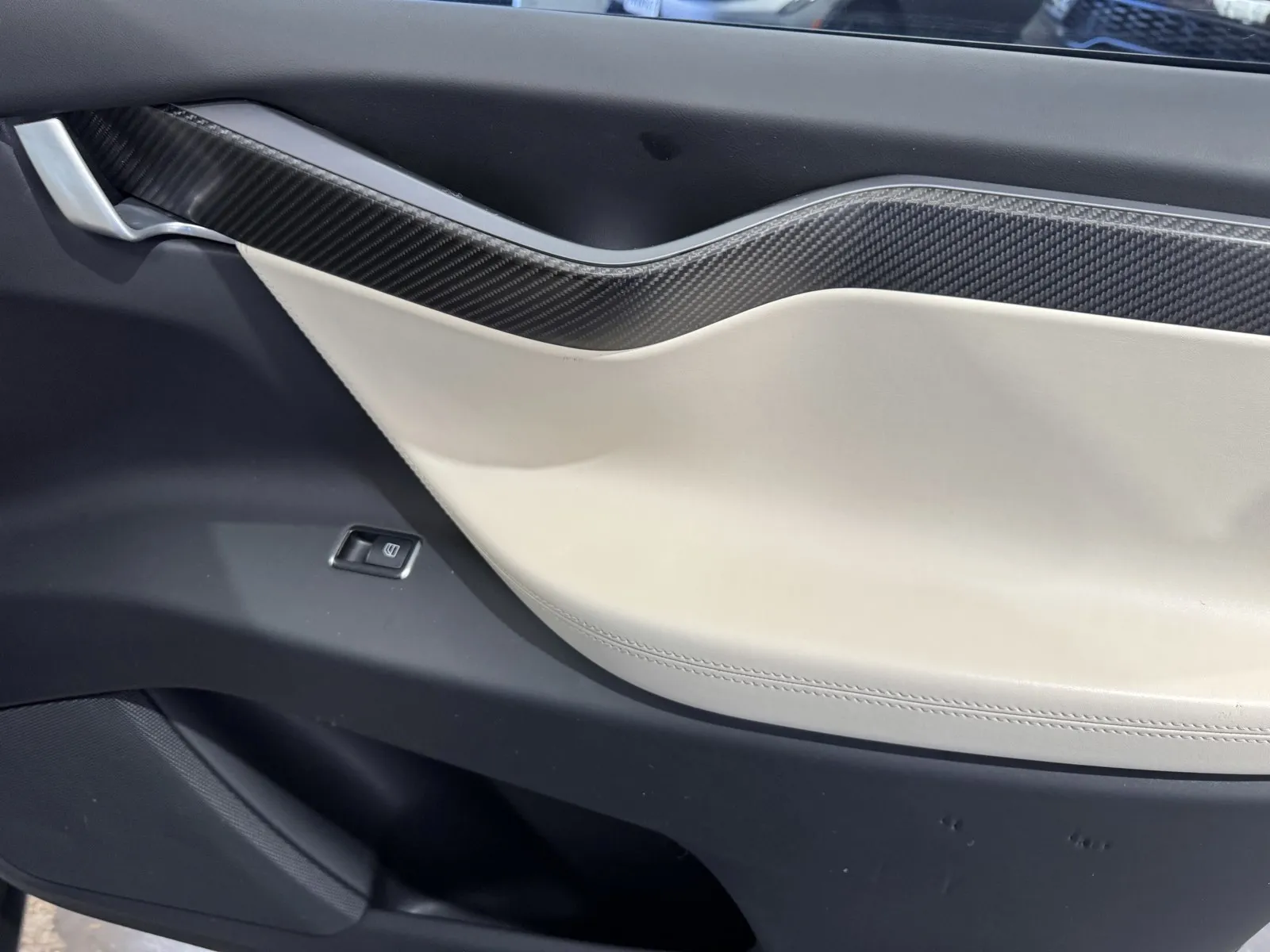 Tesla Model X photo 7