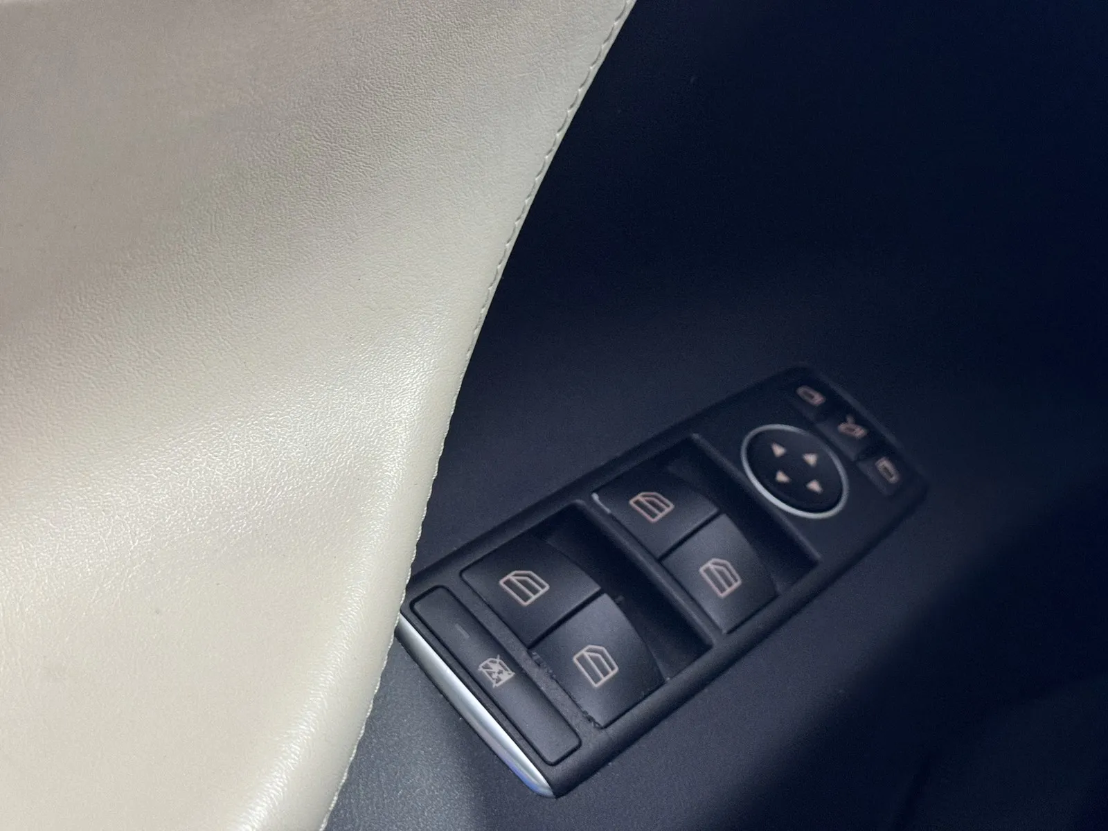 Tesla Model X photo 24
