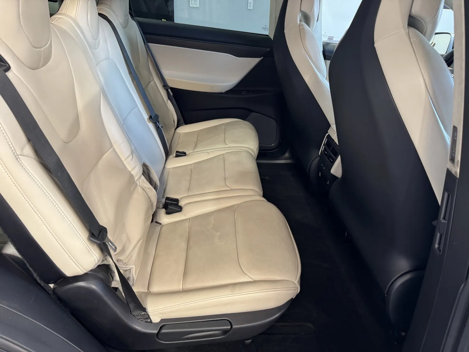Tesla Model X photo 8