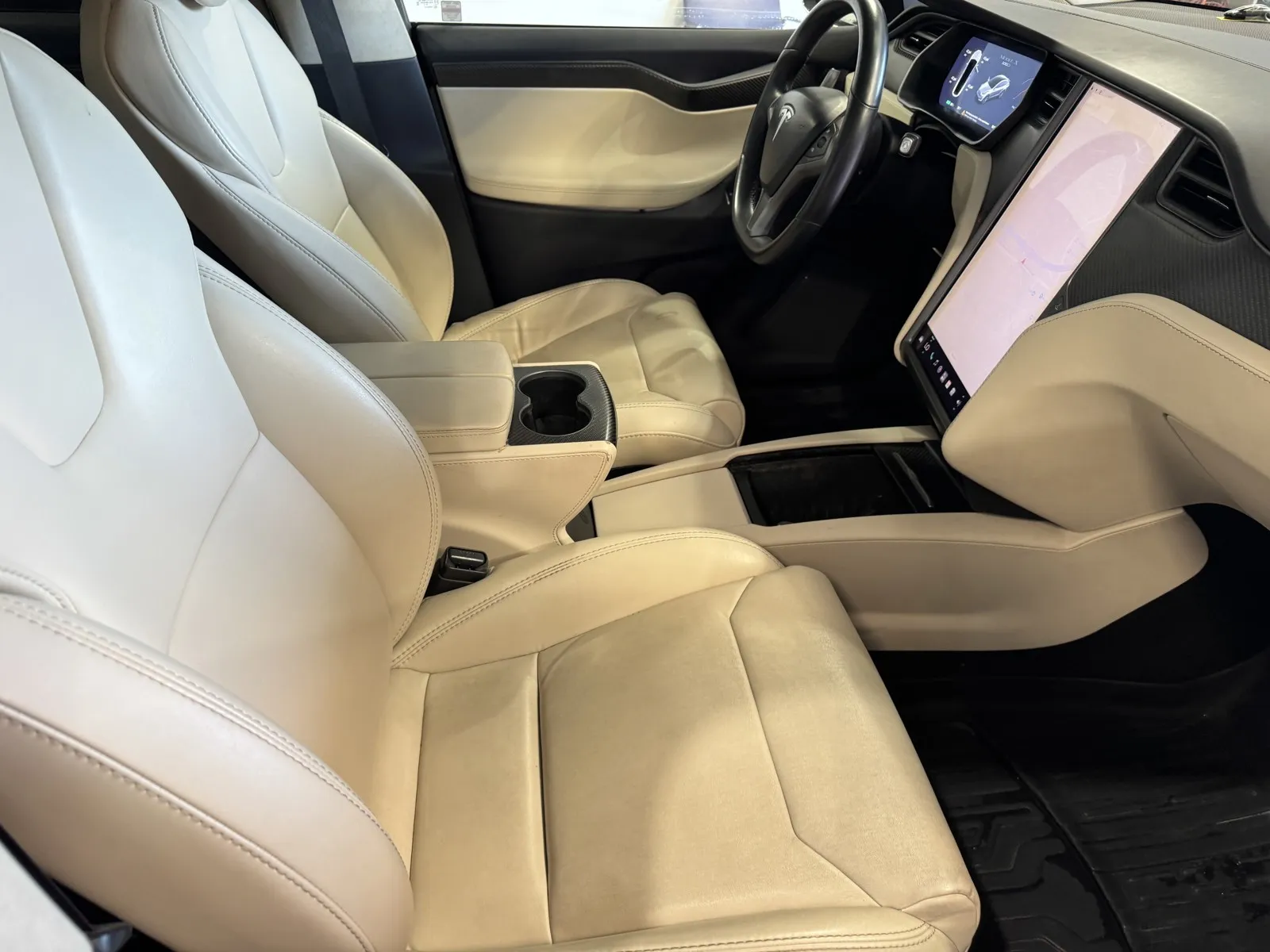 Tesla Model X photo 6
