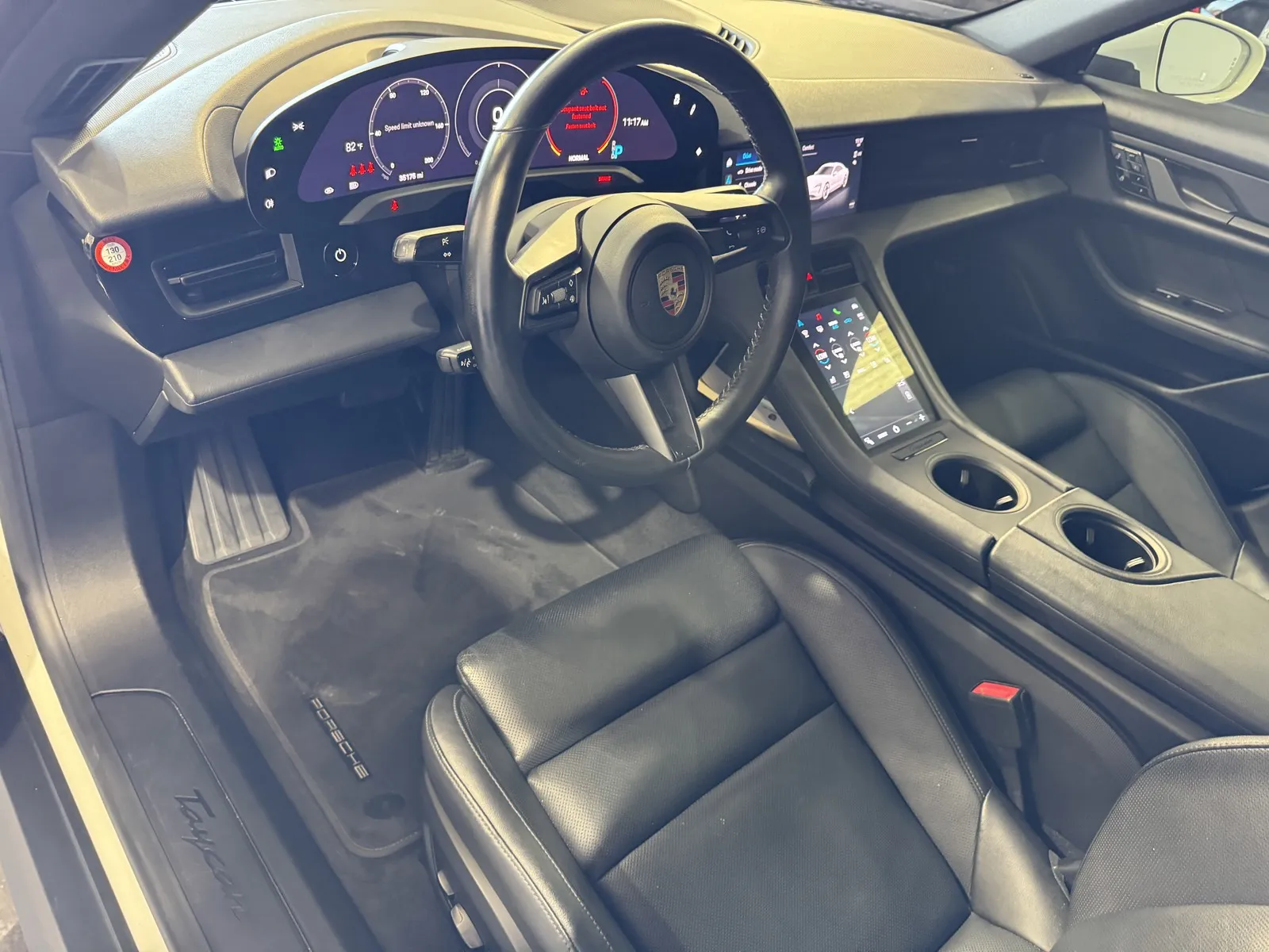 Porsche Taycan photo 11