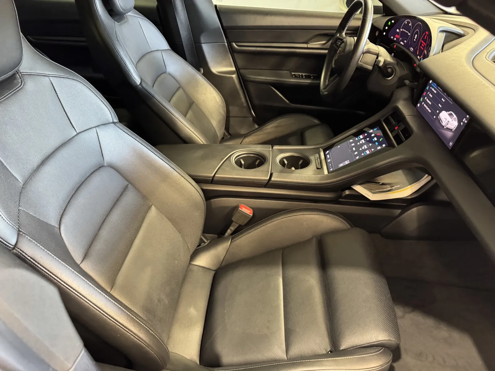 Porsche Taycan photo 6