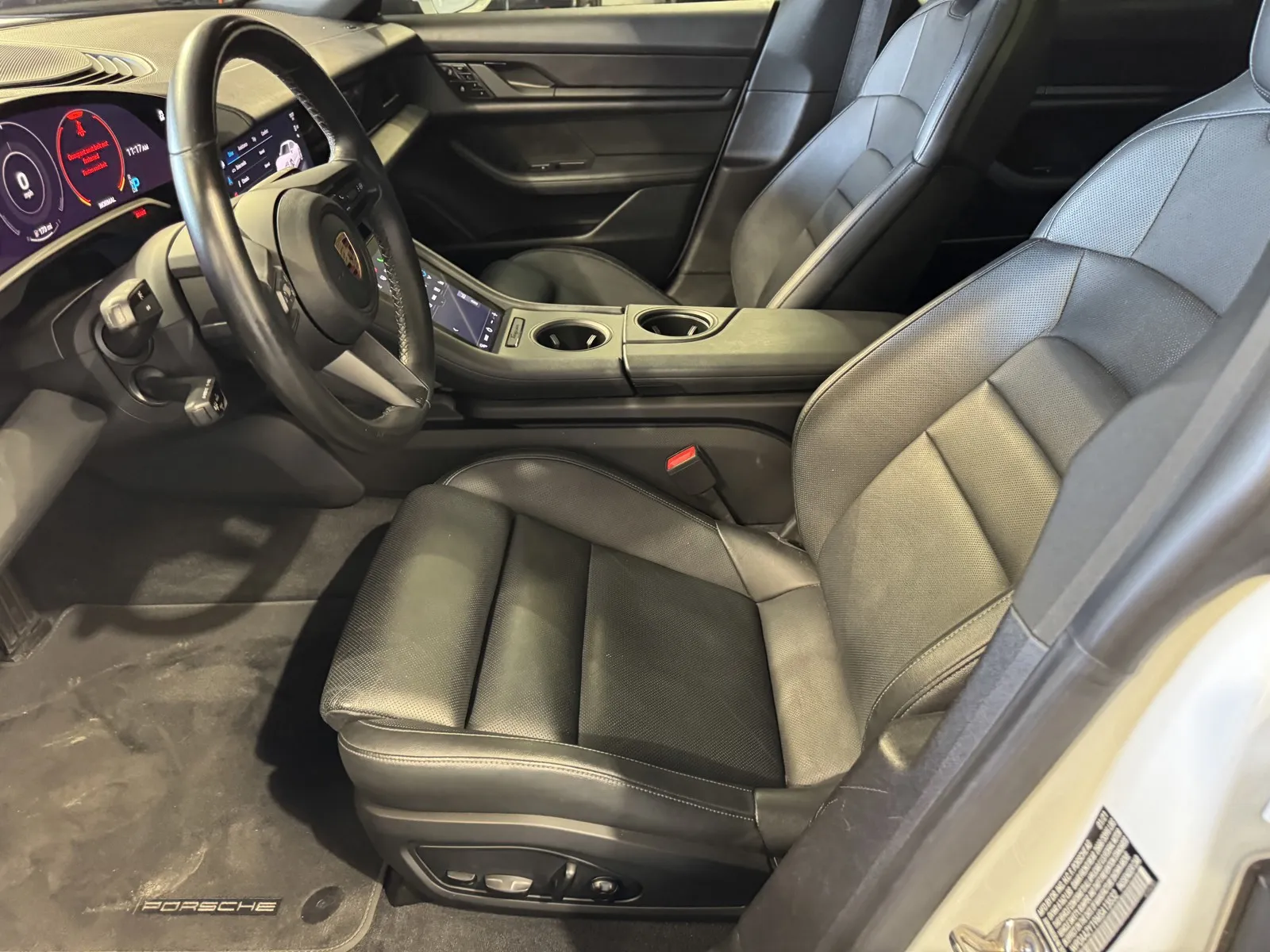 Porsche Taycan photo 12