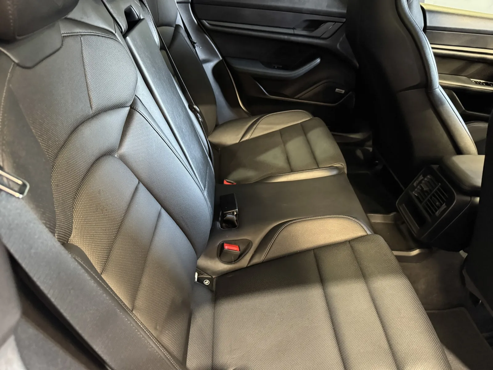 Porsche Taycan photo 8