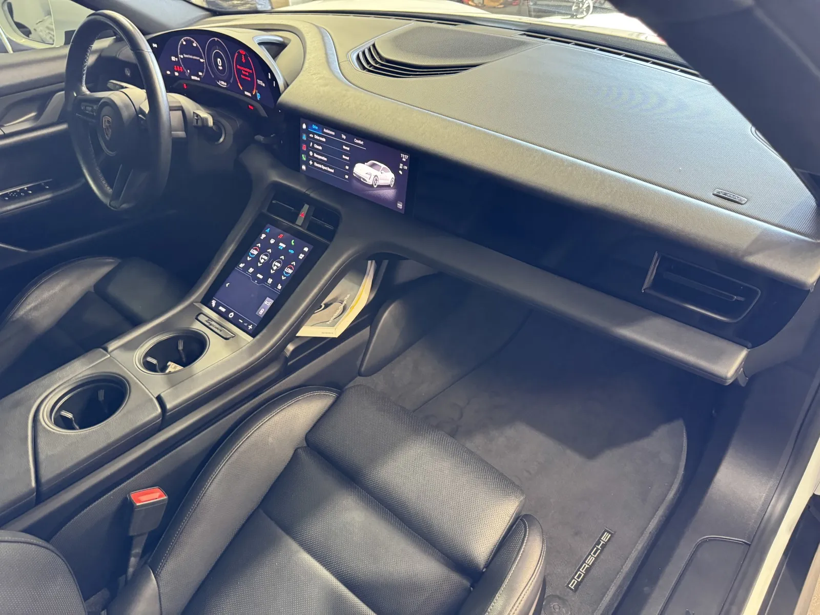 Porsche Taycan photo 5
