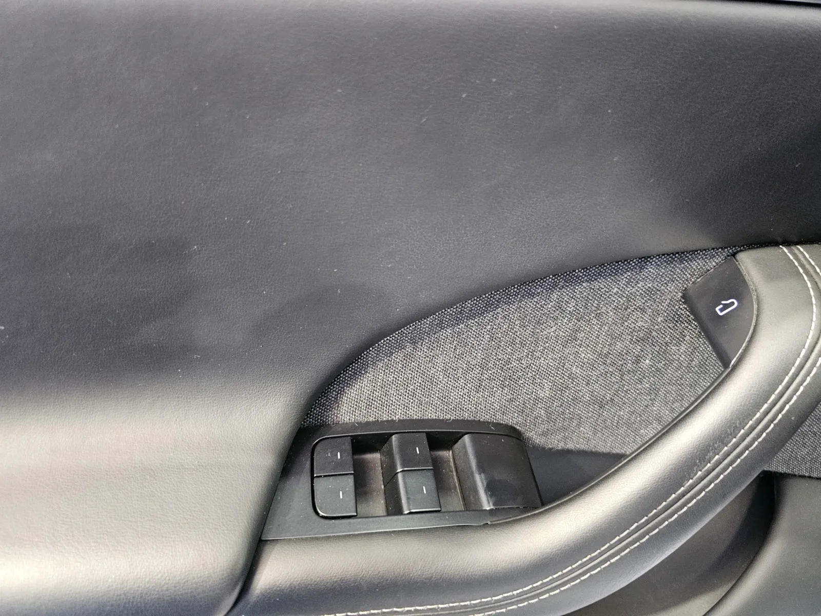 Tesla Model S photo 12