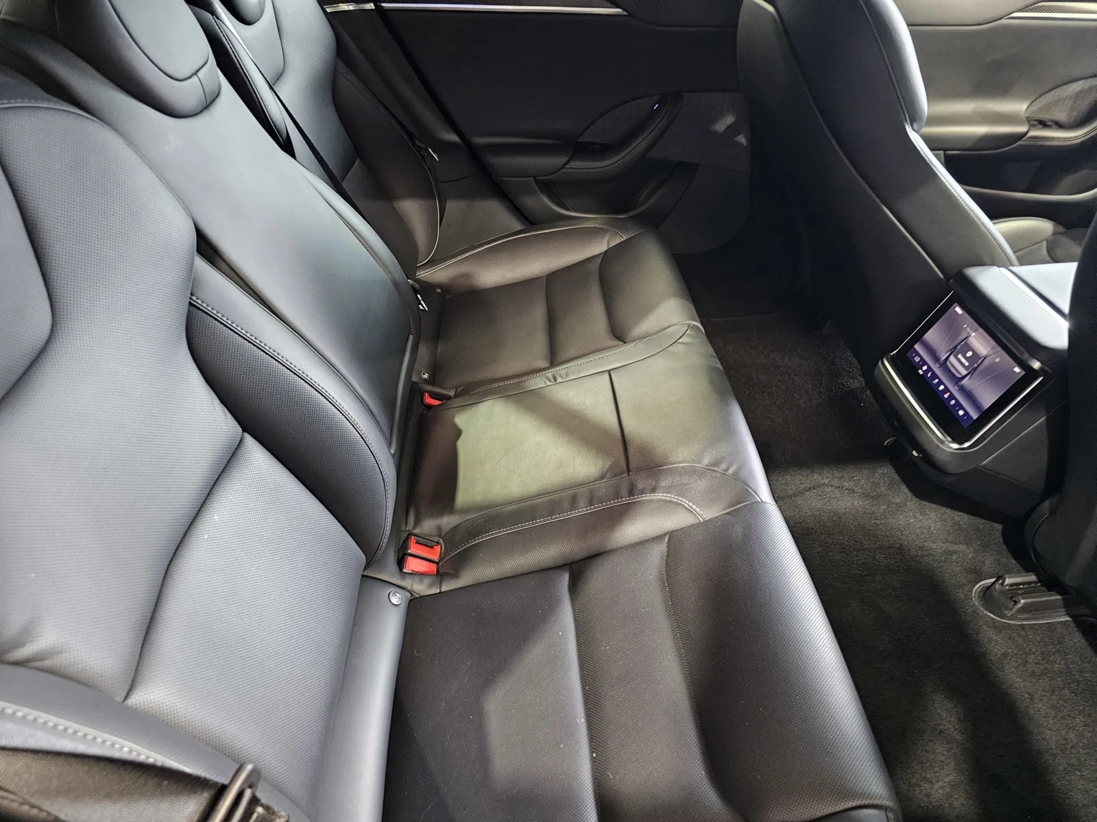 Tesla Model S photo 8
