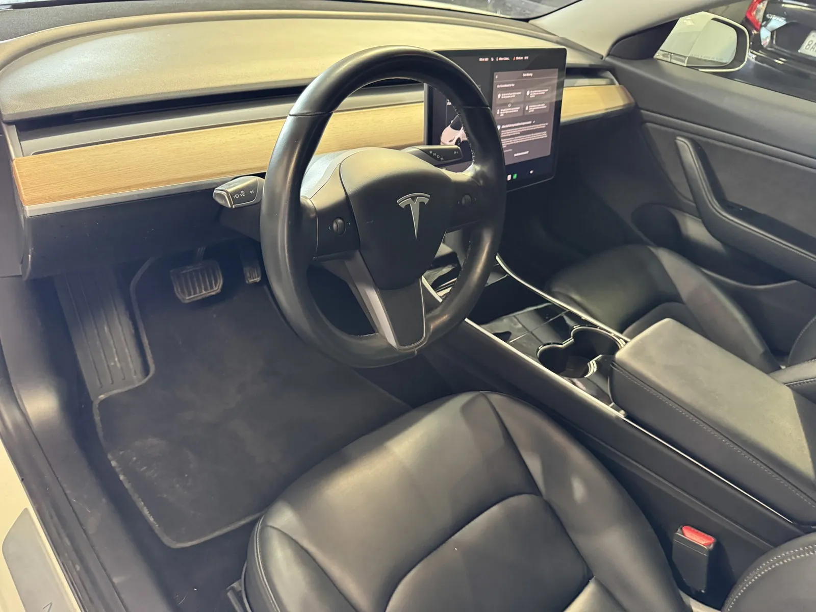 Tesla Model 3 photo 11