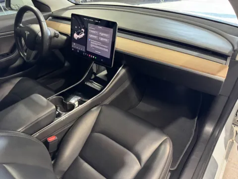 More photos of 2018 Tesla Model 3 at Premium Autos - Norco, CA