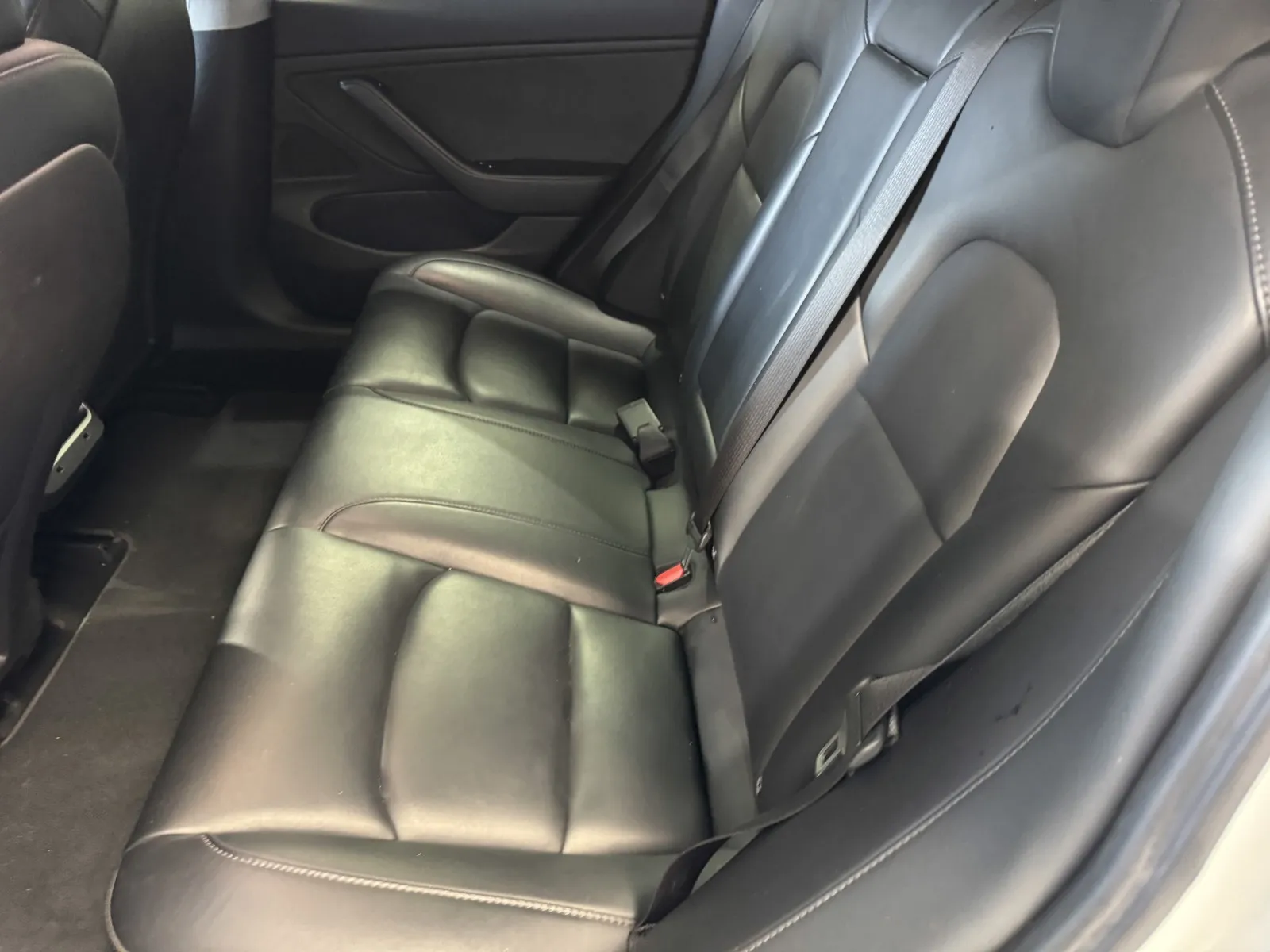 Tesla Model 3 photo 10