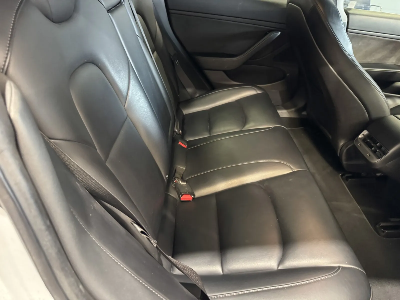 Tesla Model 3 photo 8