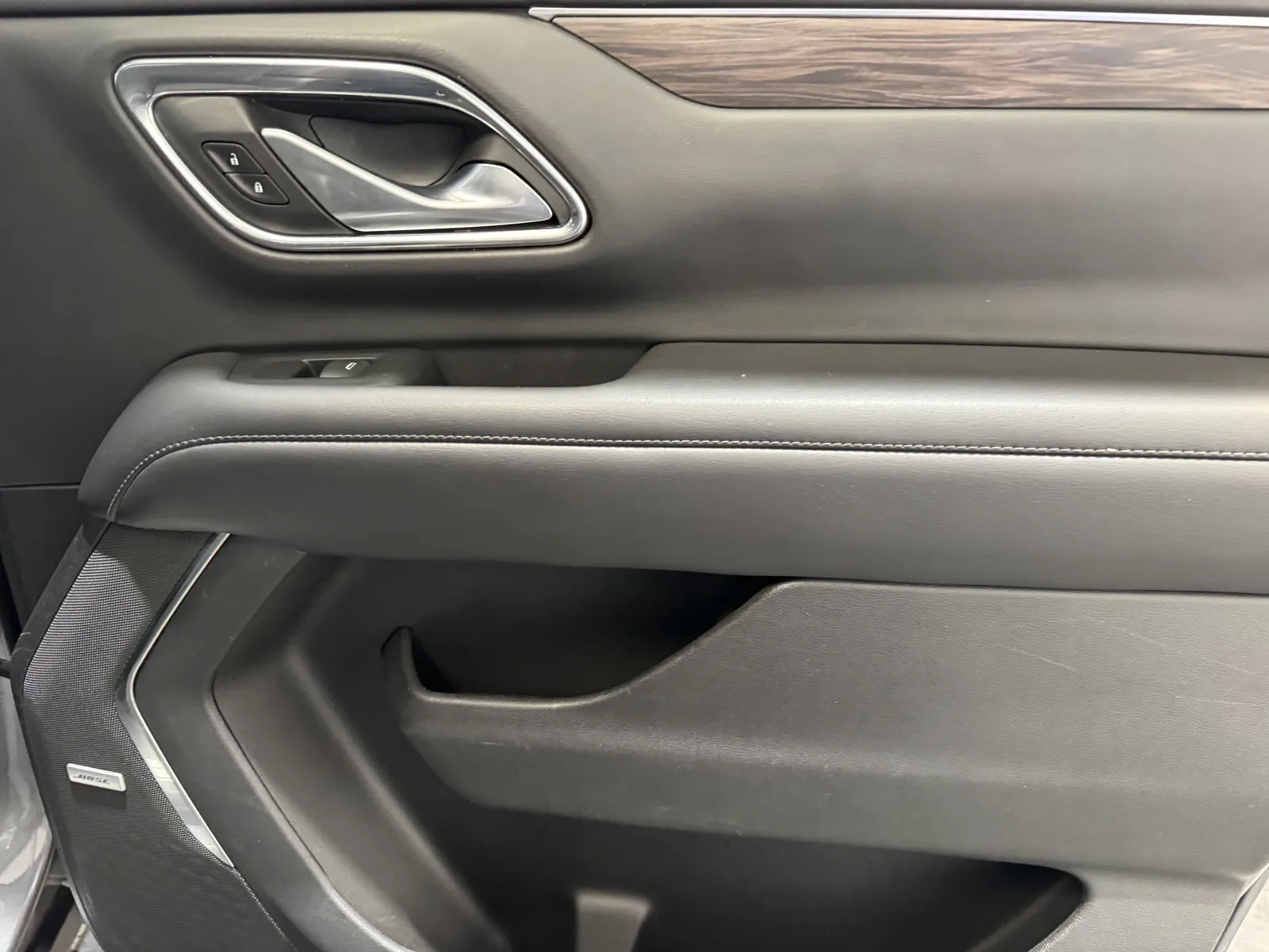 Chevrolet Suburban photo 9