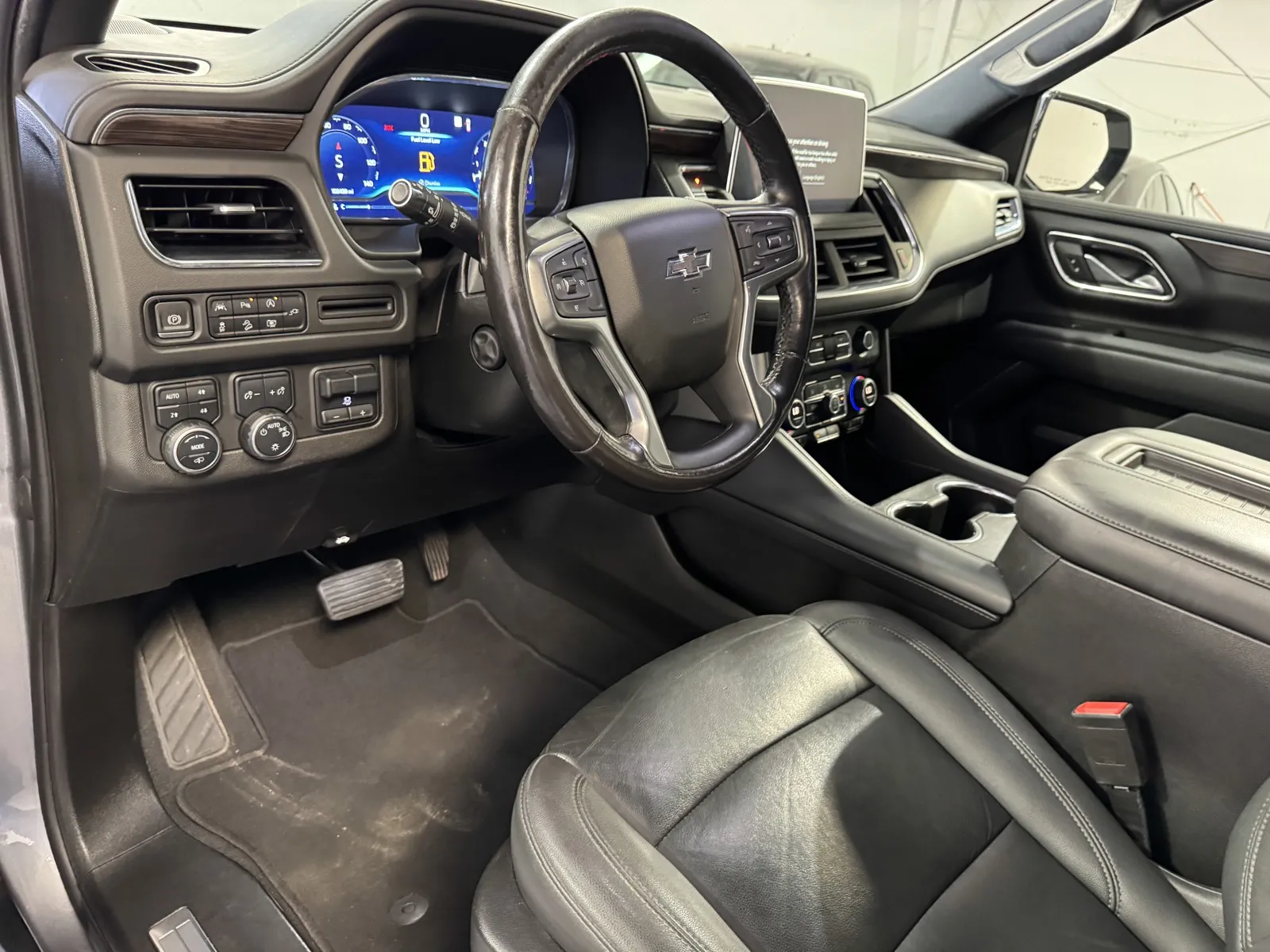 Chevrolet Suburban photo 12