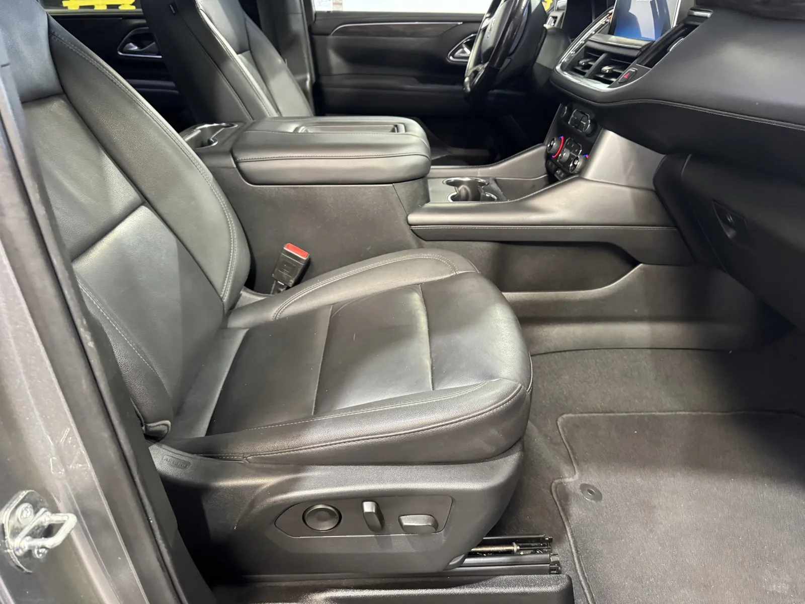 Chevrolet Suburban photo 6