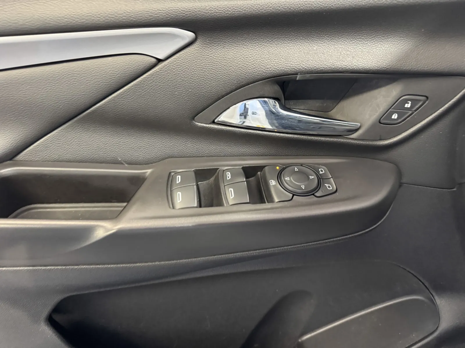 Chevrolet Bolt EV photo 14