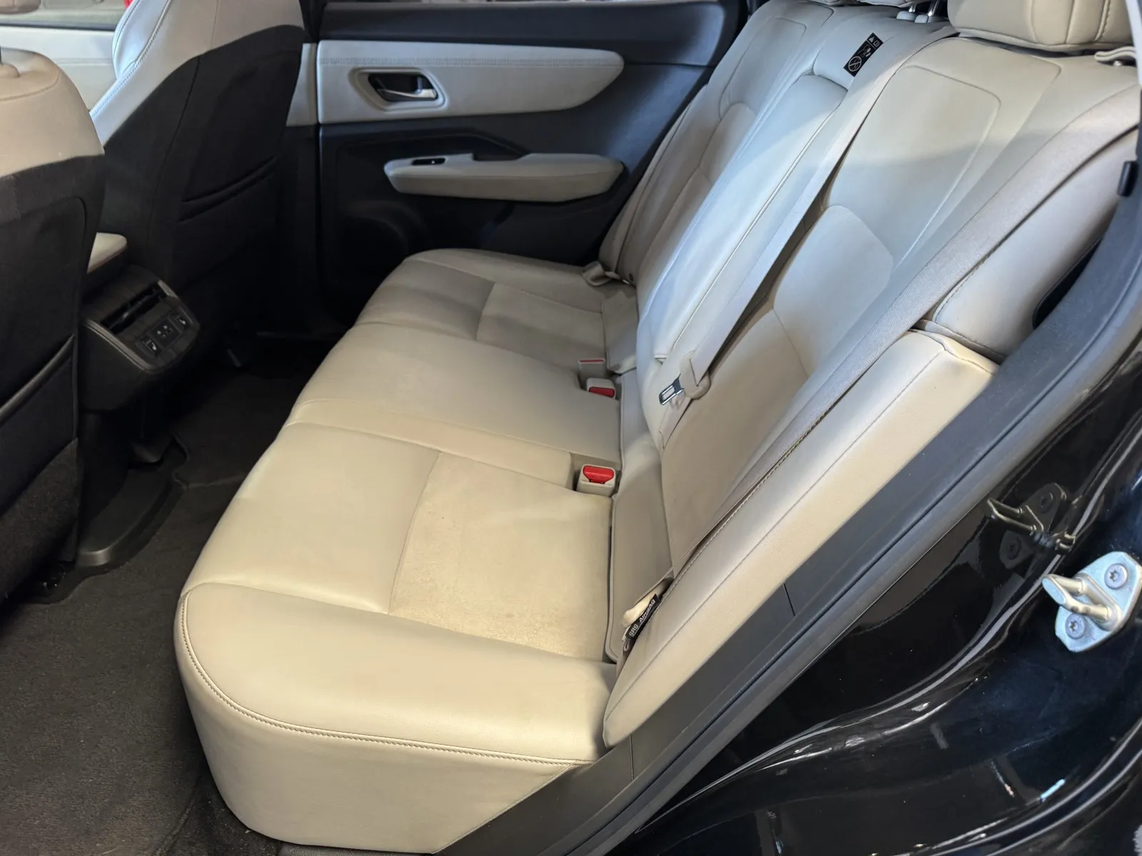 Nissan Ariya photo 10