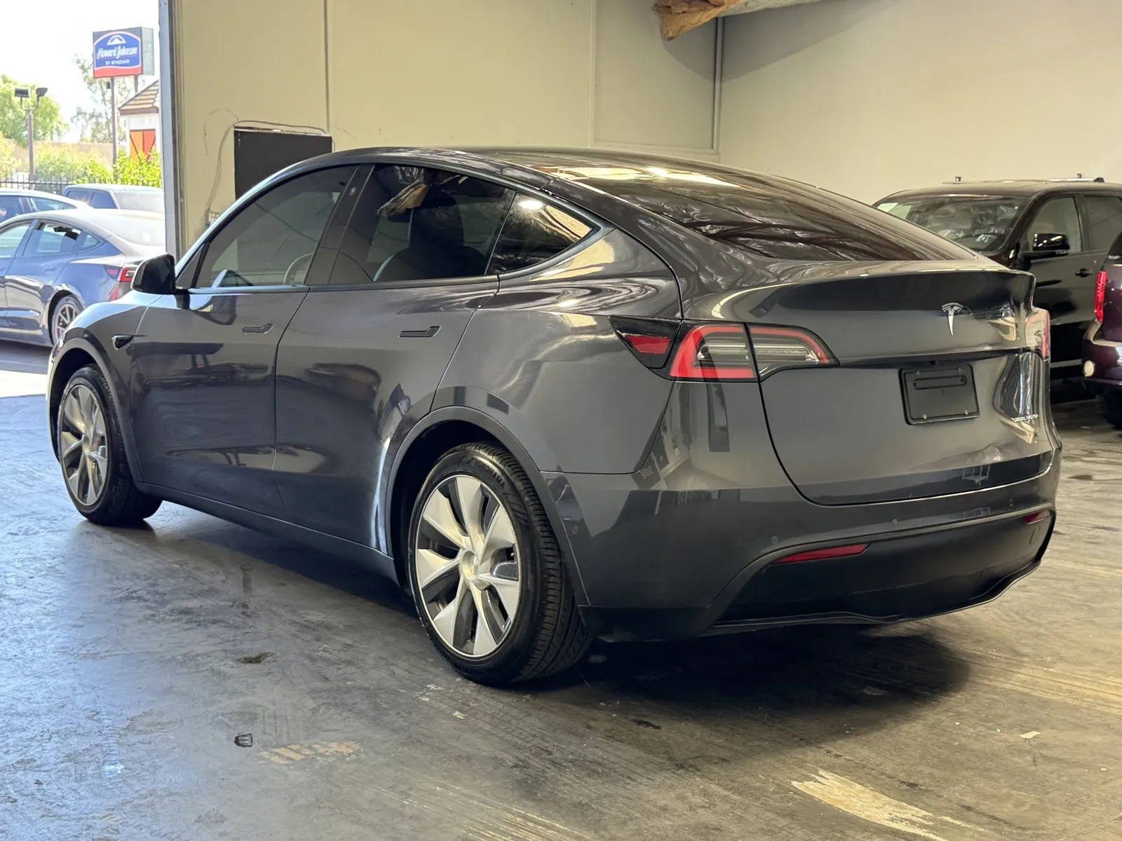 Tesla Model Y photo 2