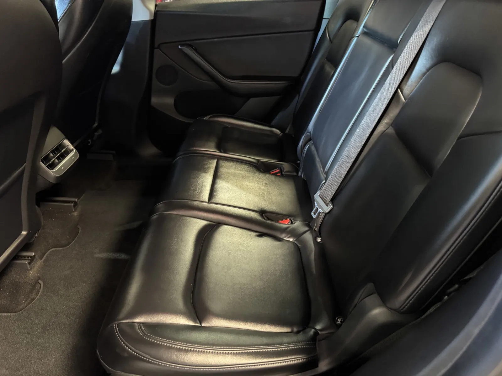 Tesla Model Y photo 10
