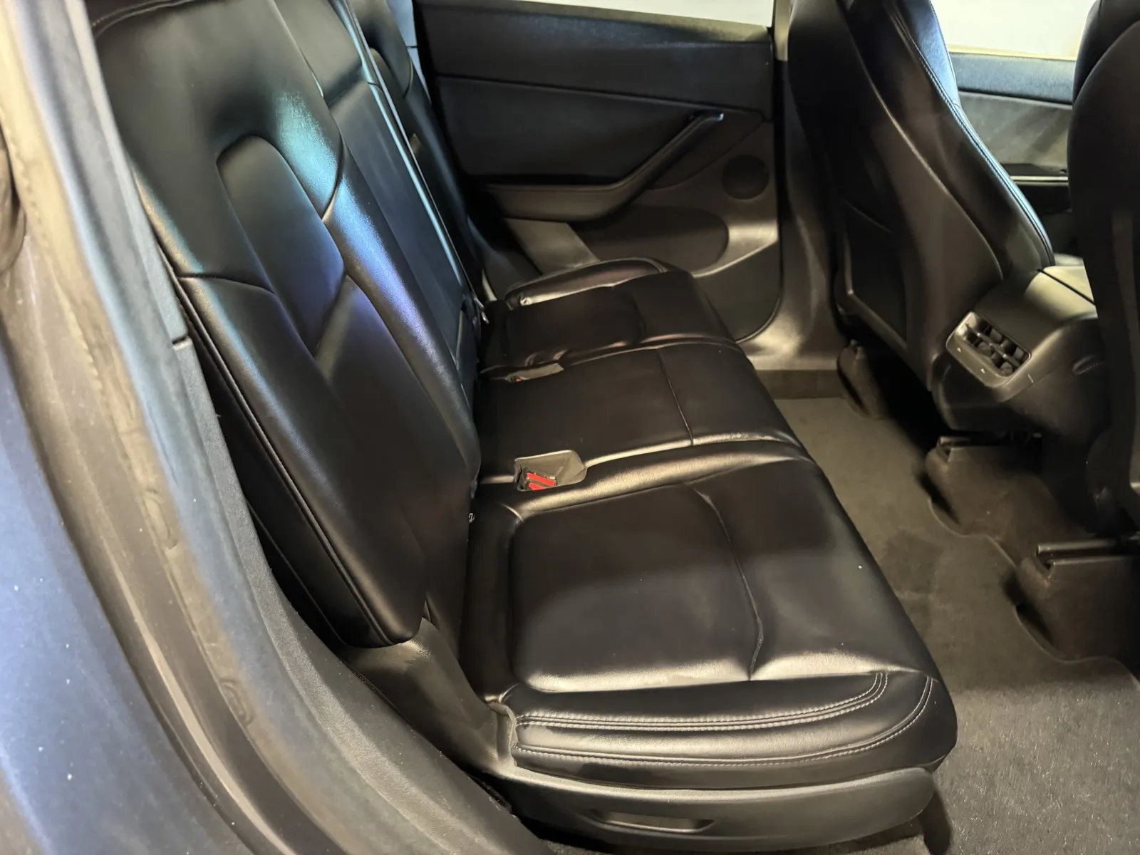 Tesla Model Y photo 8