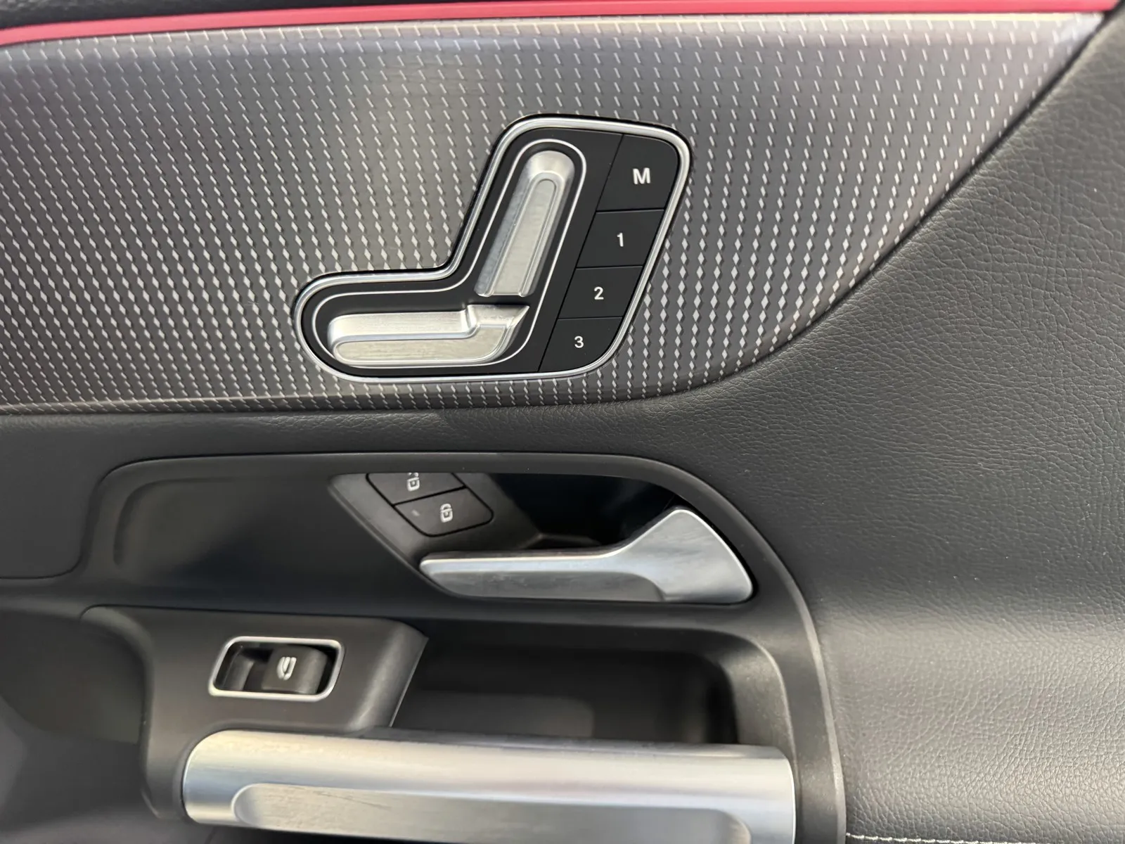 Mercedes-Benz EQB photo 7