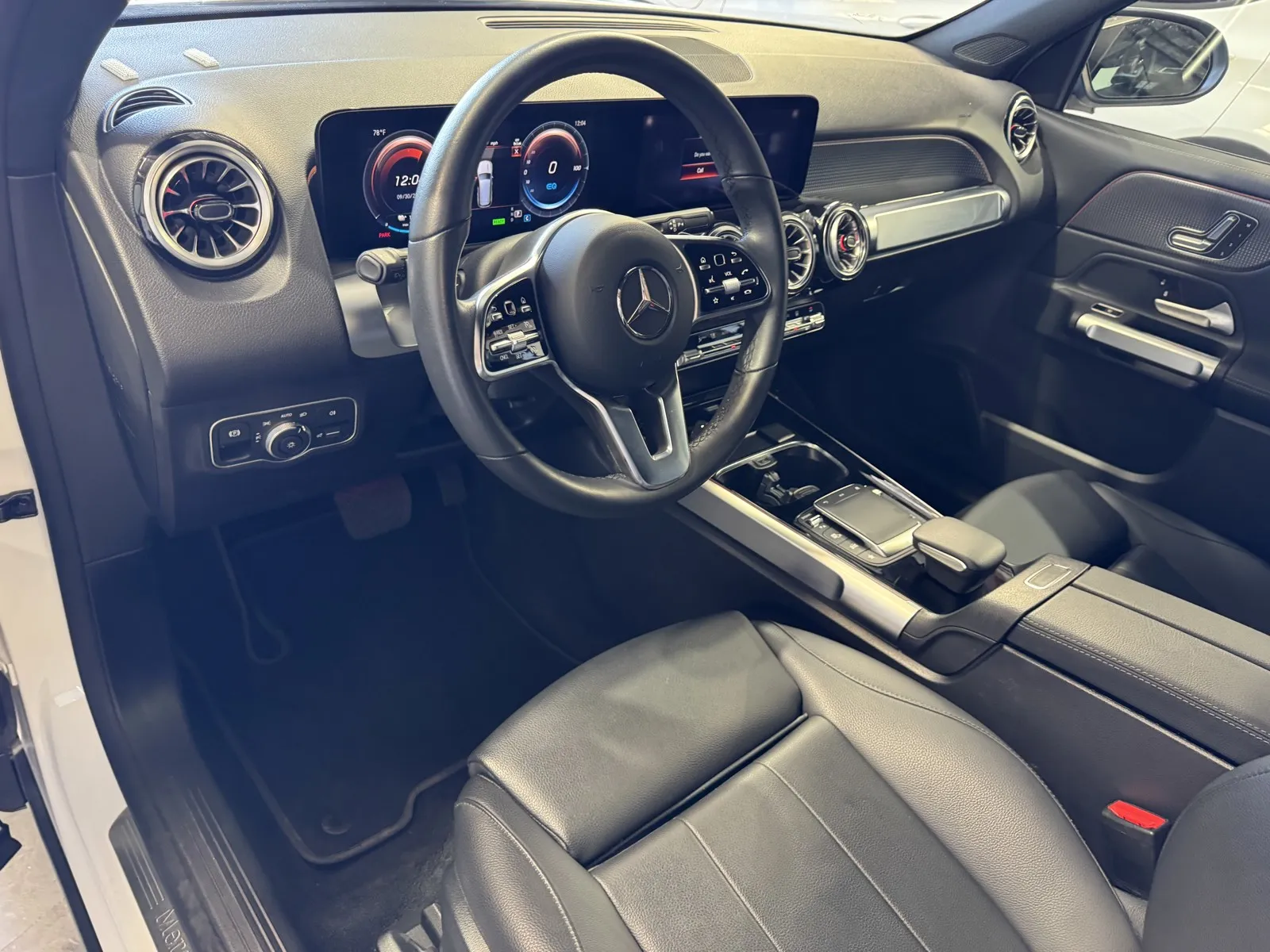 Mercedes-Benz EQB photo 12
