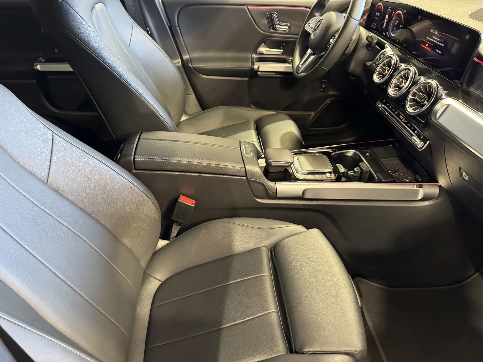 Mercedes-Benz EQB photo 5