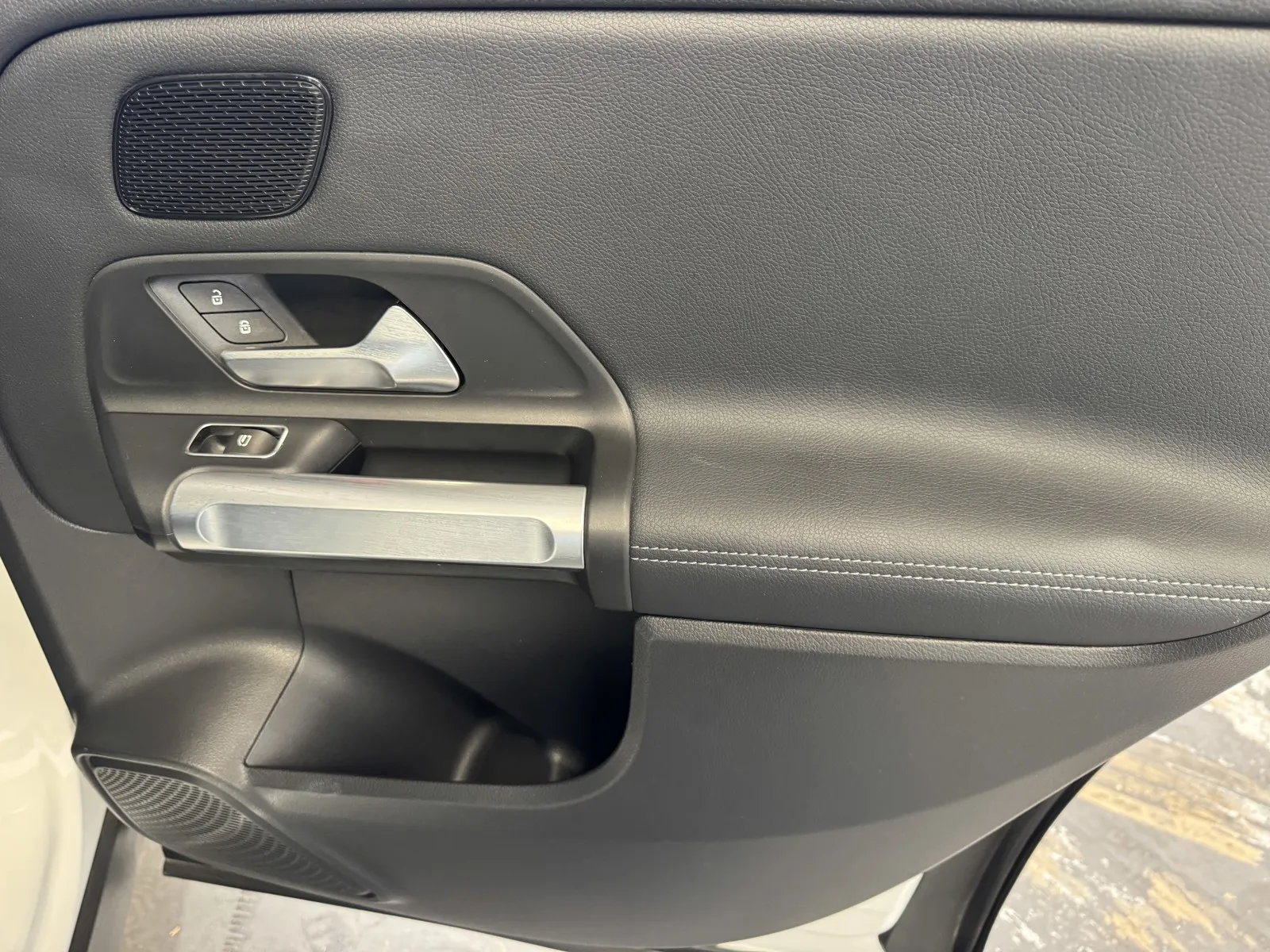 Mercedes-Benz EQB photo 9