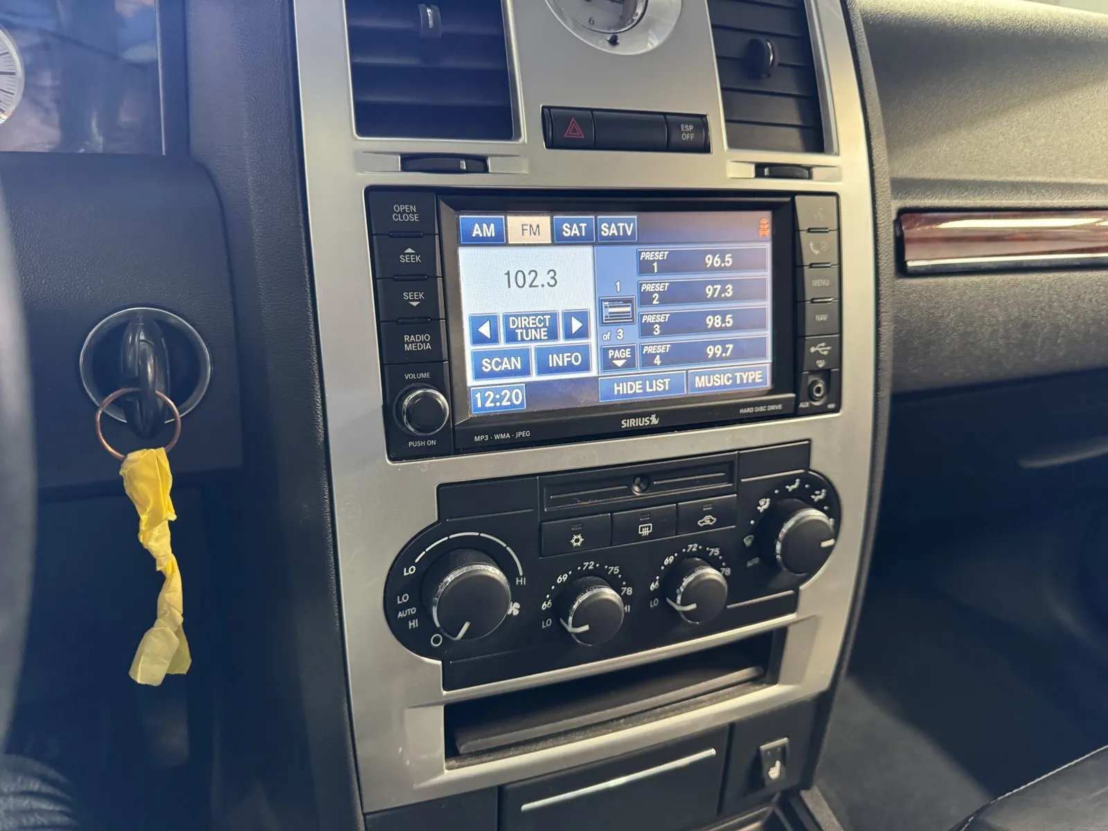 Chrysler 300 photo 19