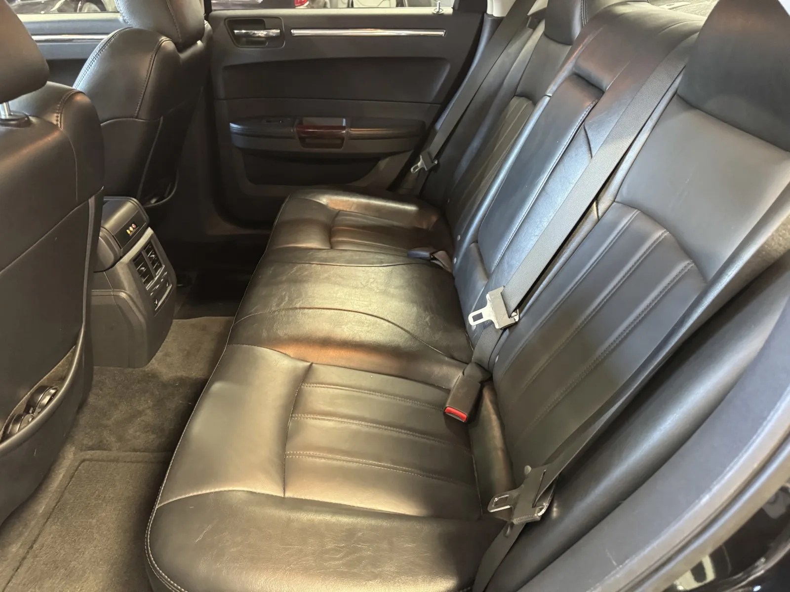 Chrysler 300 photo 9