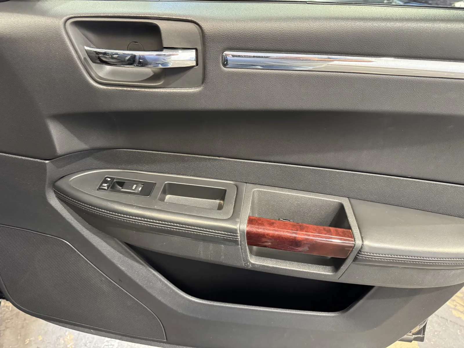 Chrysler 300 photo 6