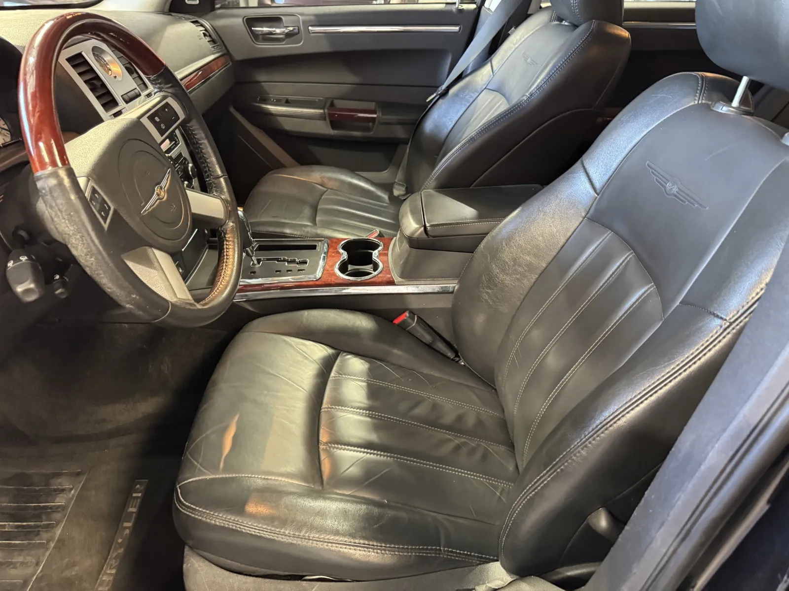 Chrysler 300 photo 11