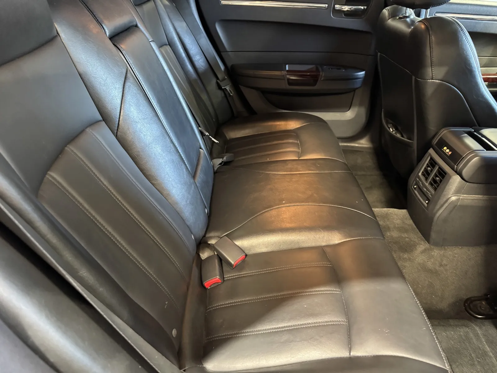Chrysler 300 photo 7