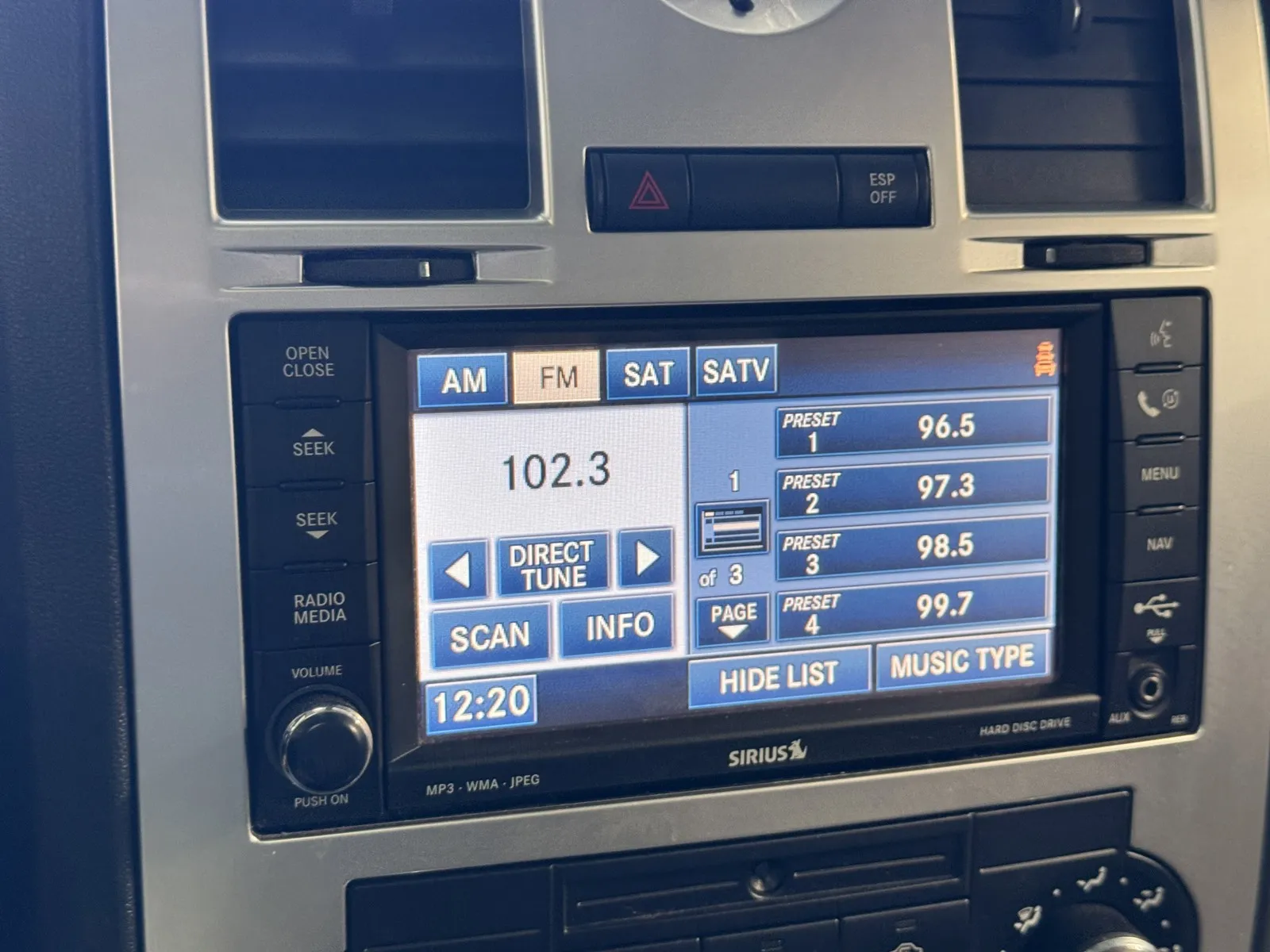 Chrysler 300 photo 14
