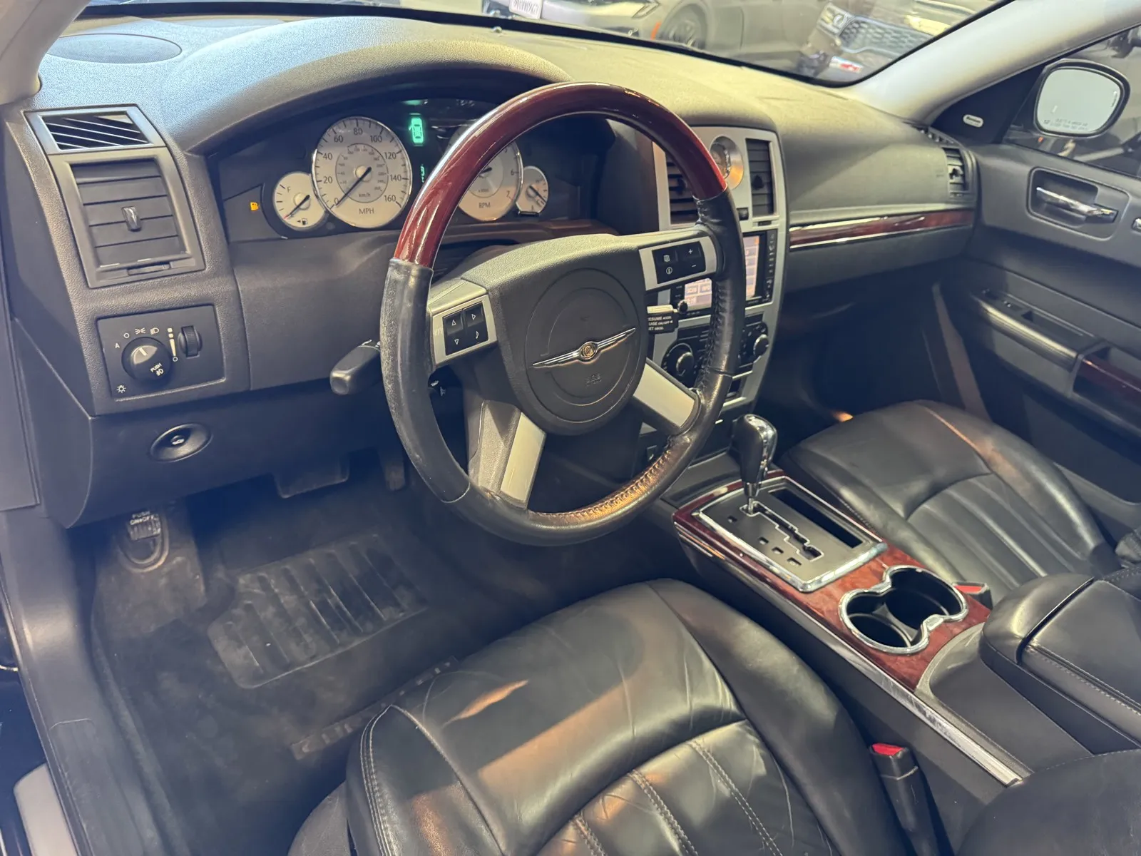 Chrysler 300 photo 10